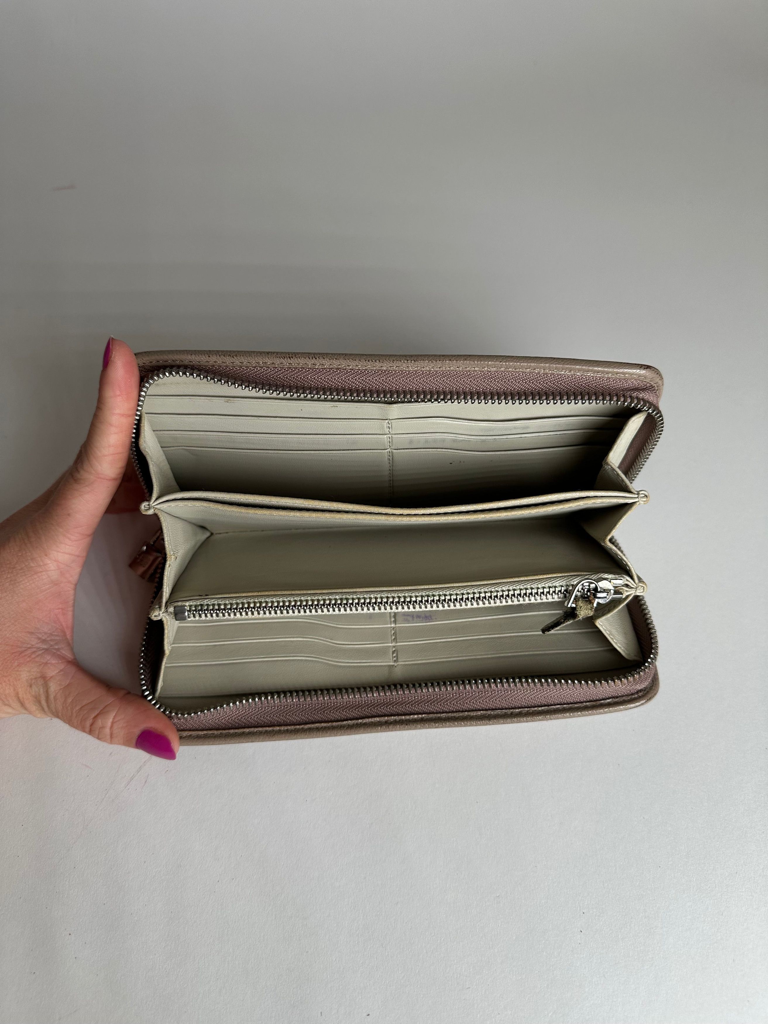 Loewe Vintage Madrid Zippy Leather Wallet Beige Grey Size ONE SIZE - 3 Thumbnail