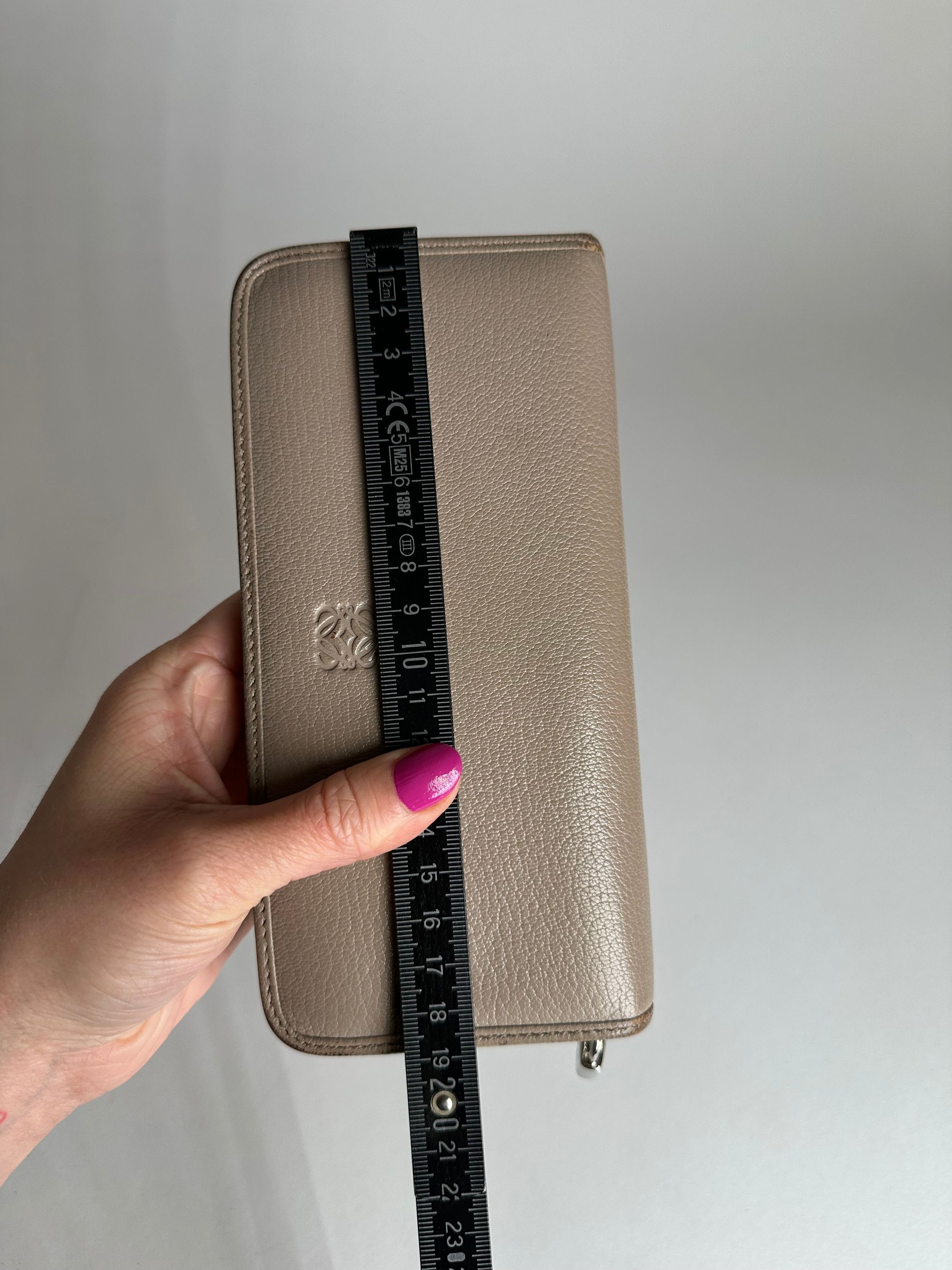 Loewe Vintage Madrid Zippy Leather Wallet Beige Grey Size ONE SIZE - 6 Thumbnail