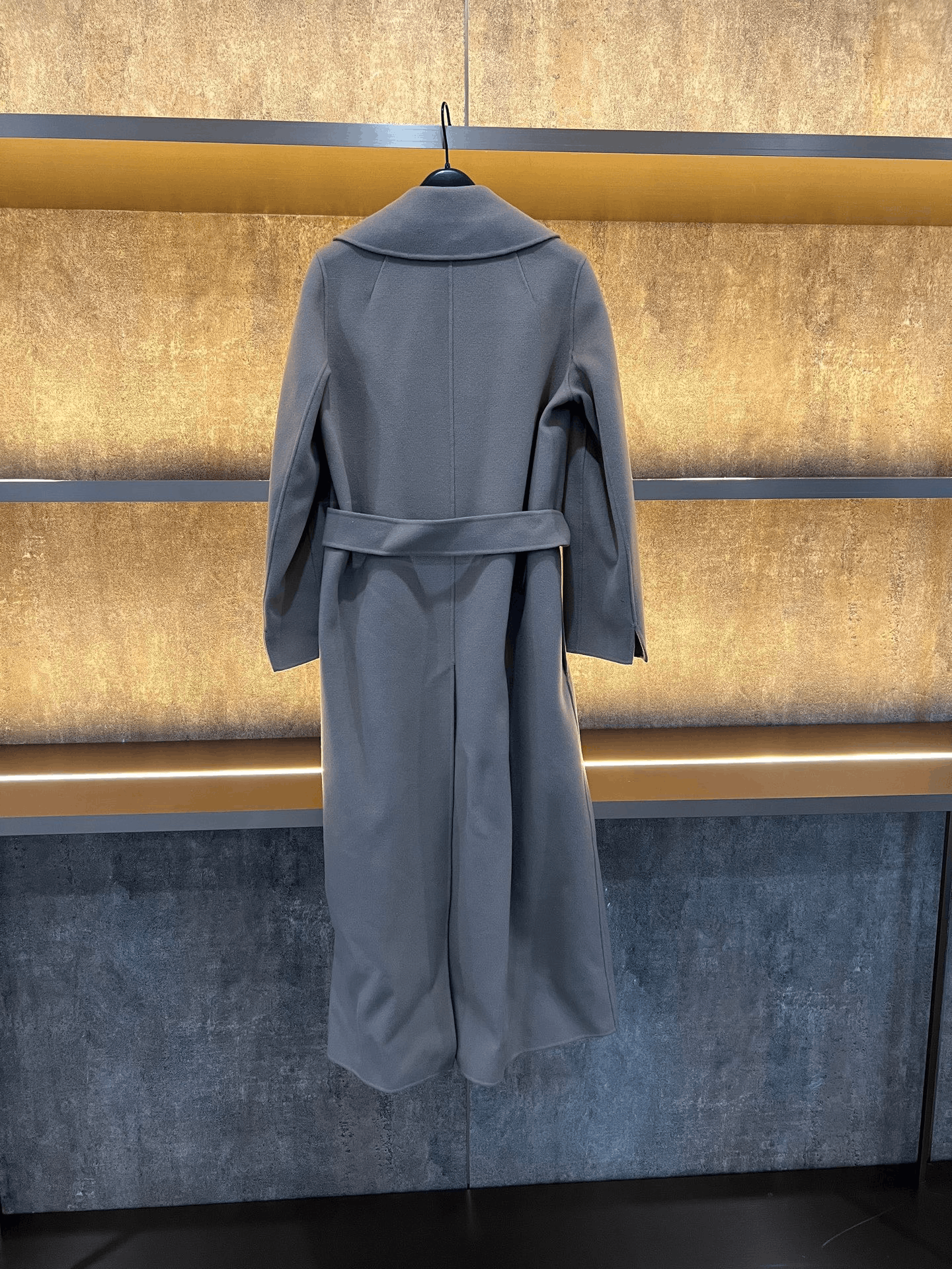 Max Mara Max Mara Wool Coat M Women Size M / US 6-8 / IT 42-44 - 2 Thumbnail