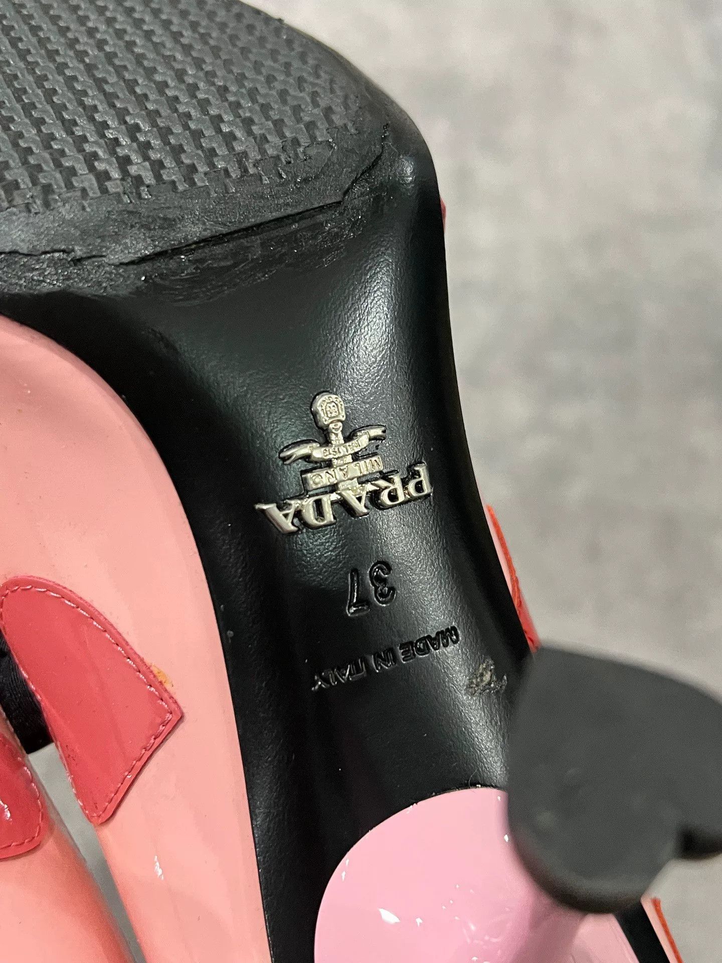 Prada Prada Gold Lowtop Sneakers us_6-5 Women Size US 6.5 / IT 36.5 - 7 Thumbnail