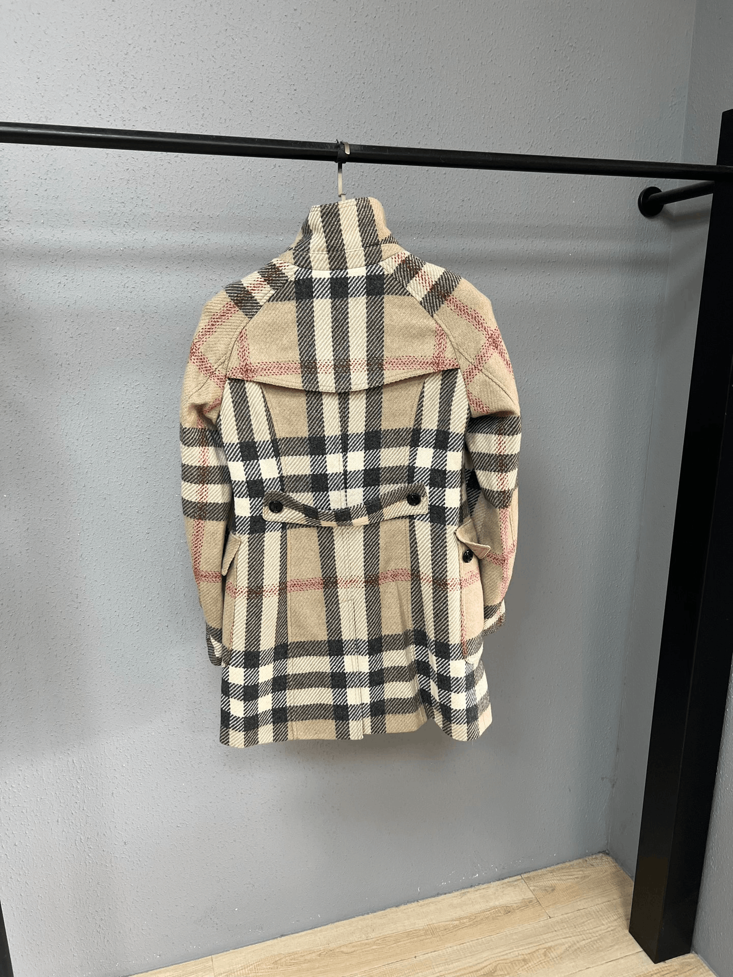 Burberry Burberry Plaid Coat M Women Size M / US 6-8 / IT 42-44 - 2 Thumbnail