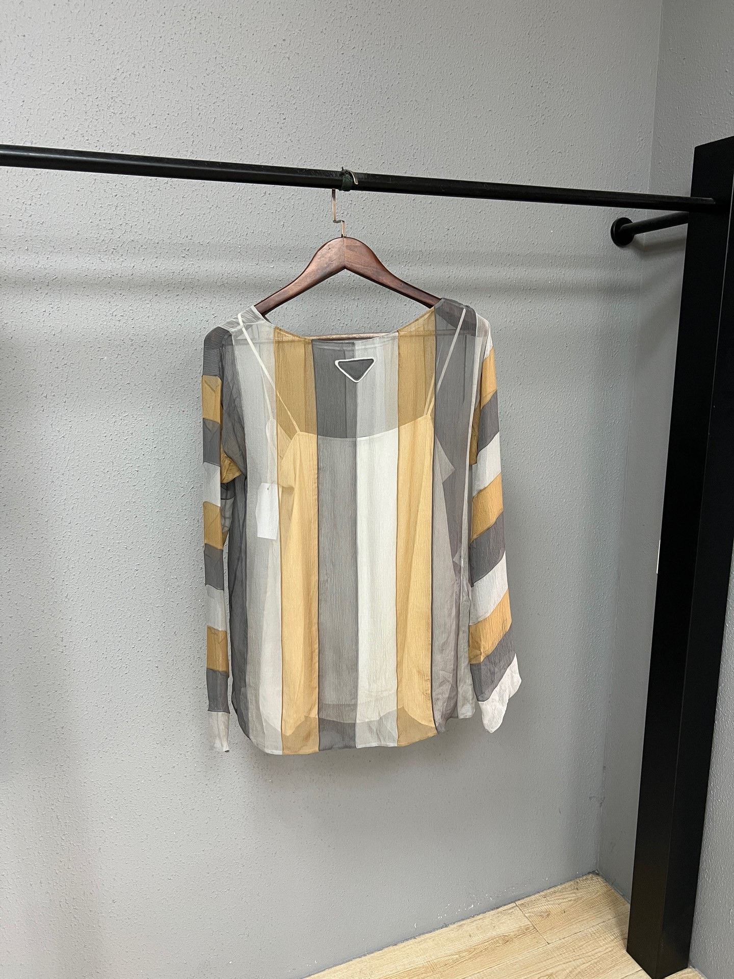 Prada Prada T-Shirt M Women Size M / US 6-8 / IT 42-44 - 2 Thumbnail