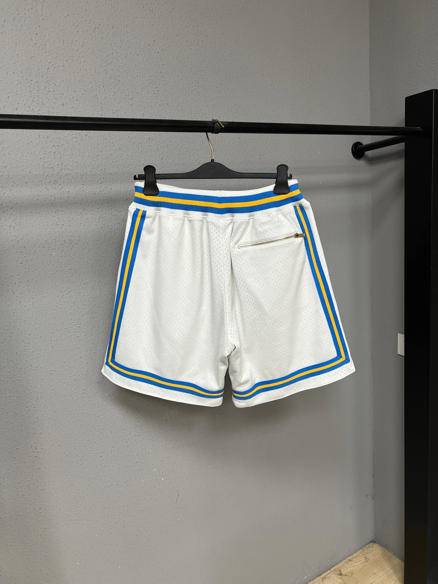 Kith Kith Collab Shorts 32 Men Size US 32 / EU 48 - 2 Thumbnail