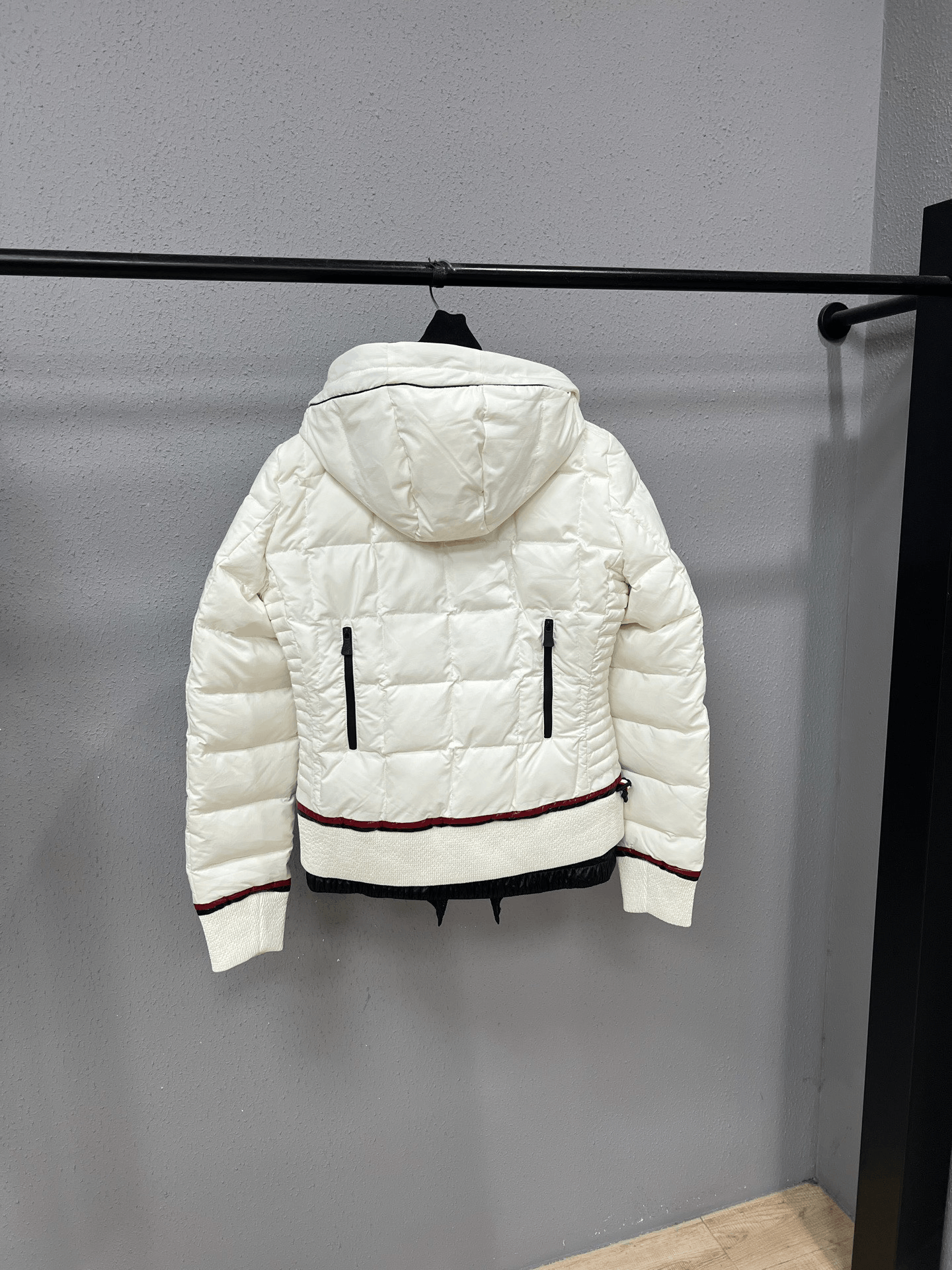 Moncler Moncler Down Down Jacket L Women Size L / US 10 / IT 46 - 2 Thumbnail