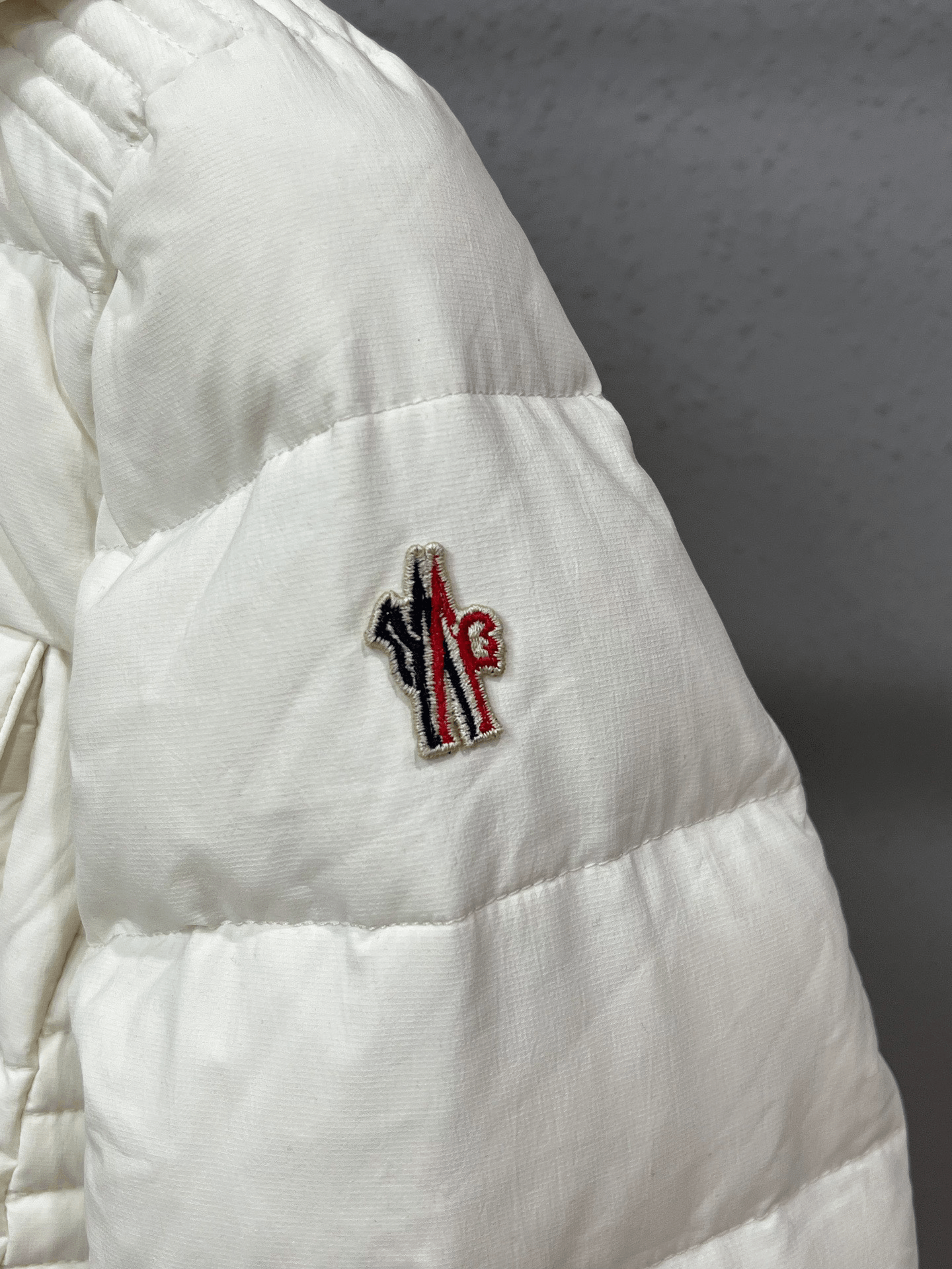 Moncler Moncler Down Down Jacket L Women Size L / US 10 / IT 46 - 3 Thumbnail