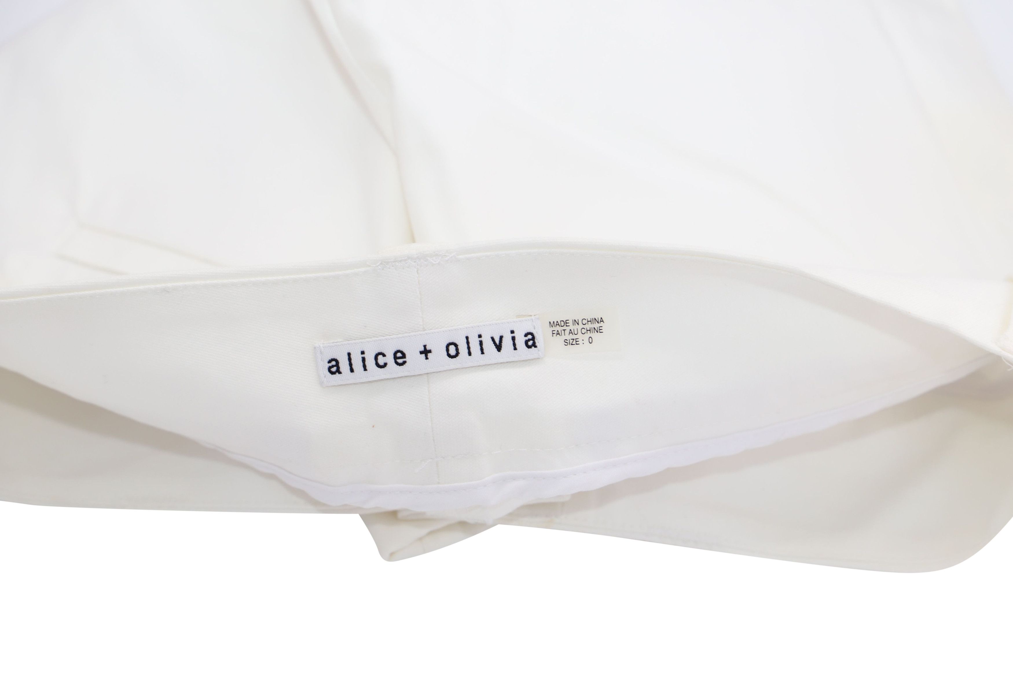 Alice + Olivia Alice + Olivia Cuffed Bermuda Shorts in White Cotton Size 25" / US 0 / IT 36 - 3 Thumbnail