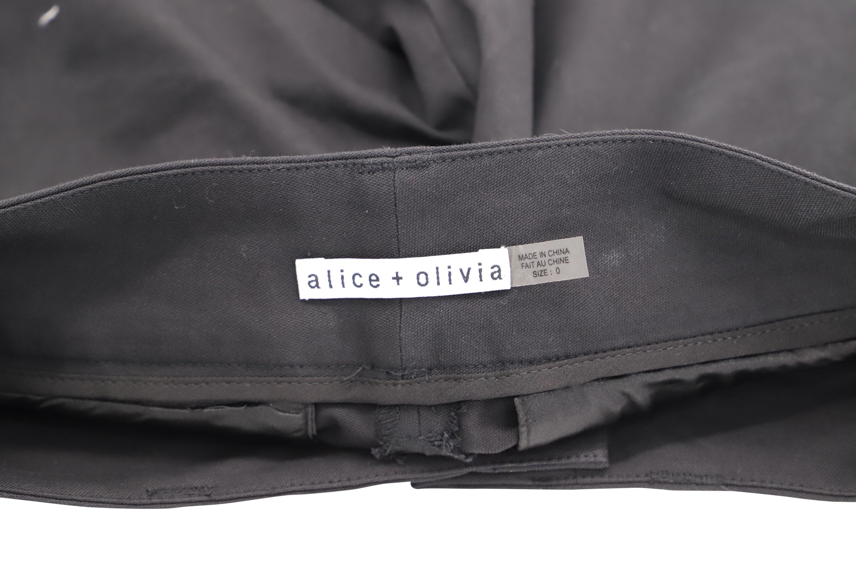 Alice + Olivia Alice + Olivia Cuffed Bermuda Shorts in Black Cotton Size 25" / US 0 / IT 36 - 3 Thumbnail