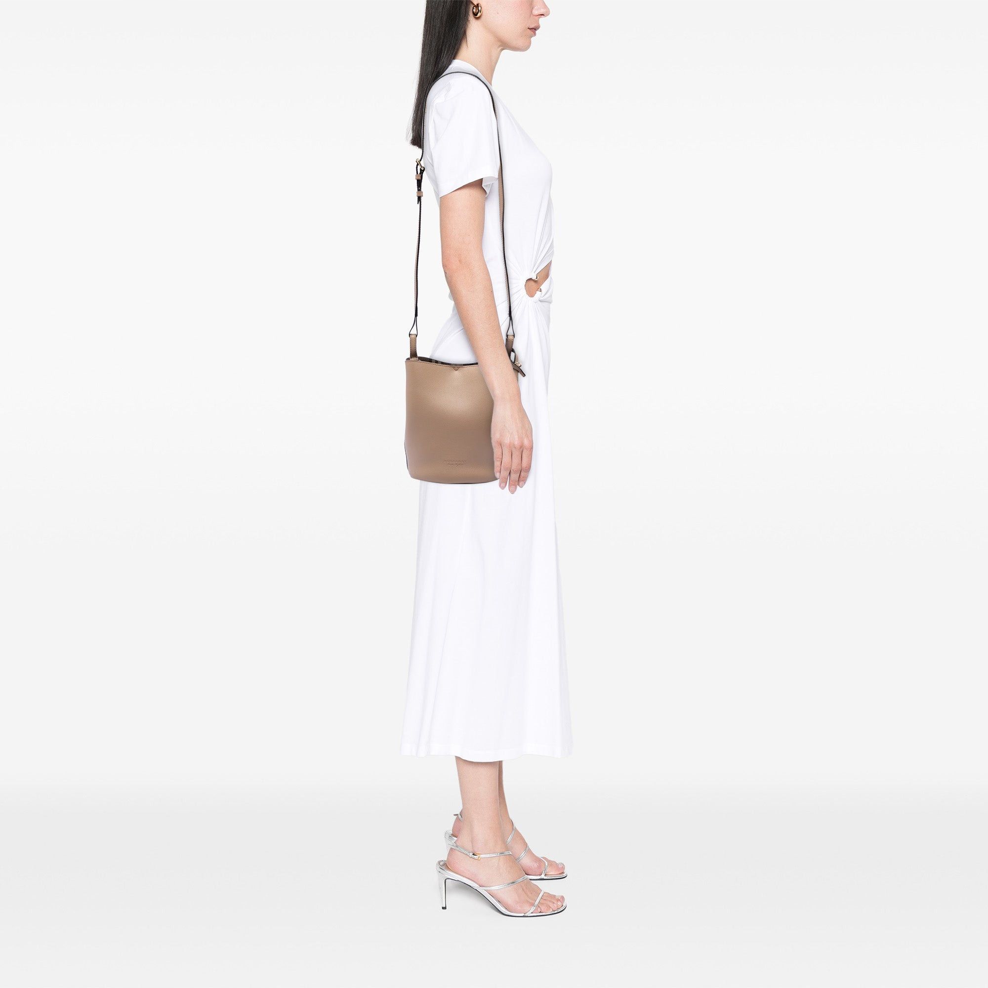 Burberry Leather Lorne Bucket Bag Size ONE SIZE - 6 Thumbnail
