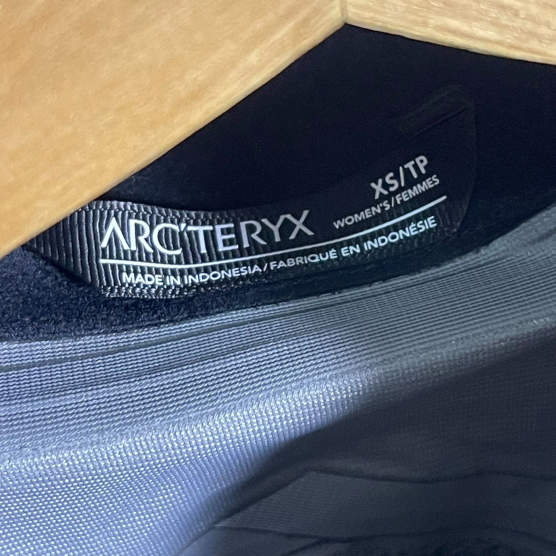 Arc'teryx Arcteryx Women's Hooded Drawstring Windbreaker Size XS / US 0-2 / IT 36-38 - 4 Thumbnail
