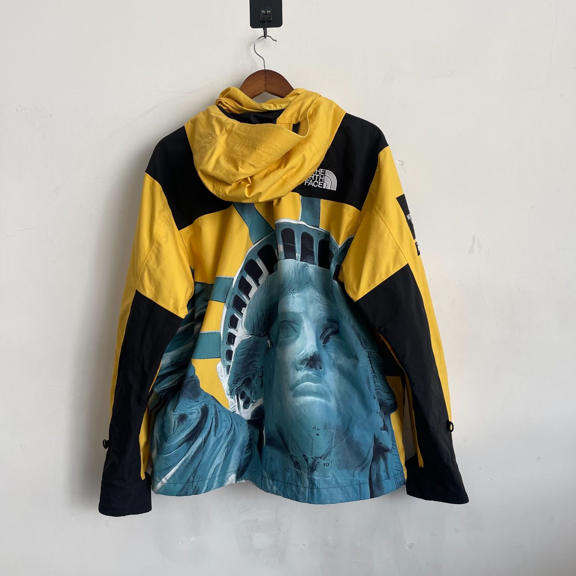 The North Face The North Face Statue of Liberty Jacket Size US L / EU 52-54 / 3 - 7 Thumbnail