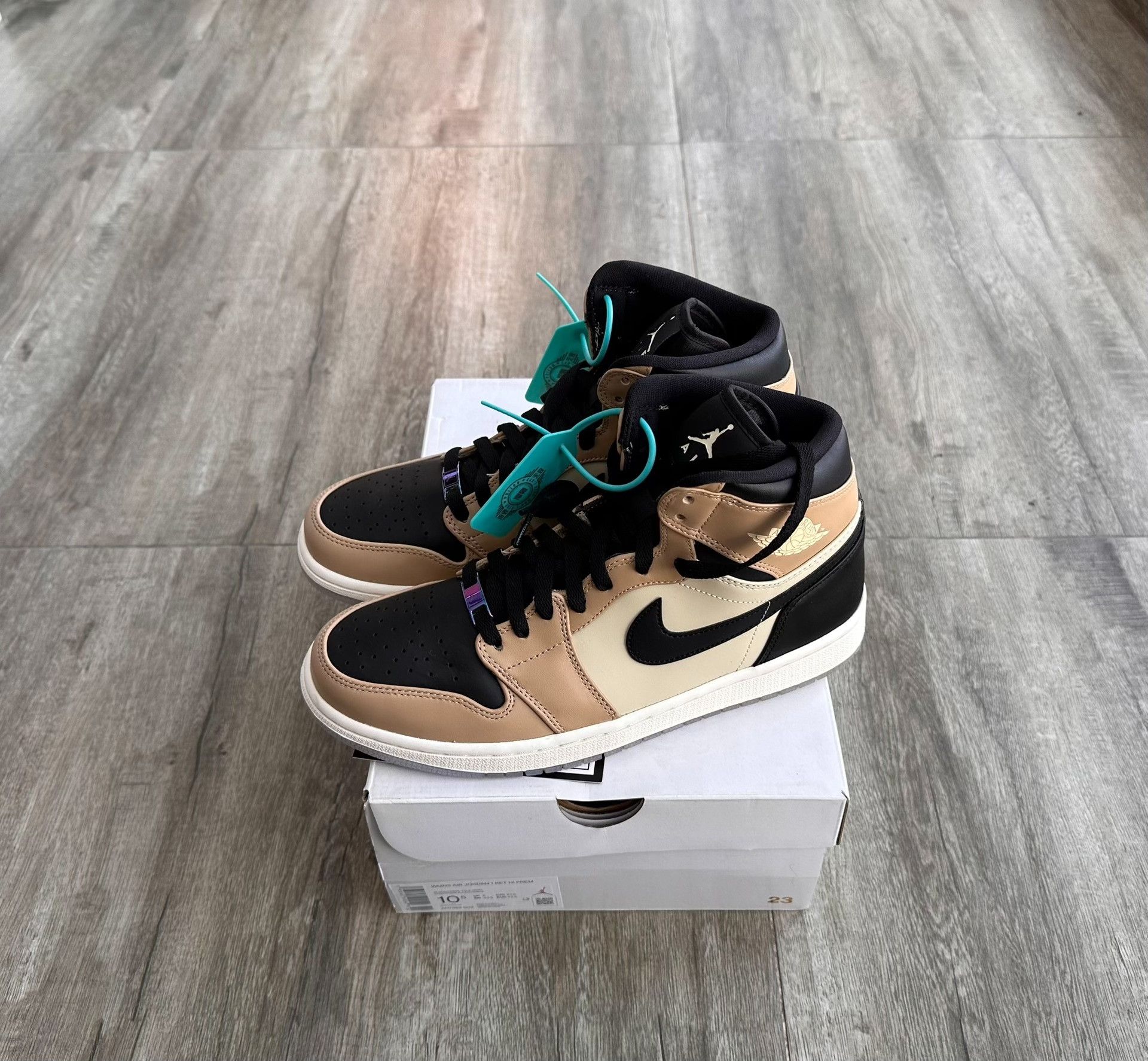 Jordan Brand Air Jordan 1 Retro High Prem Size US 9.5 / EU 42-43 - 2 Thumbnail