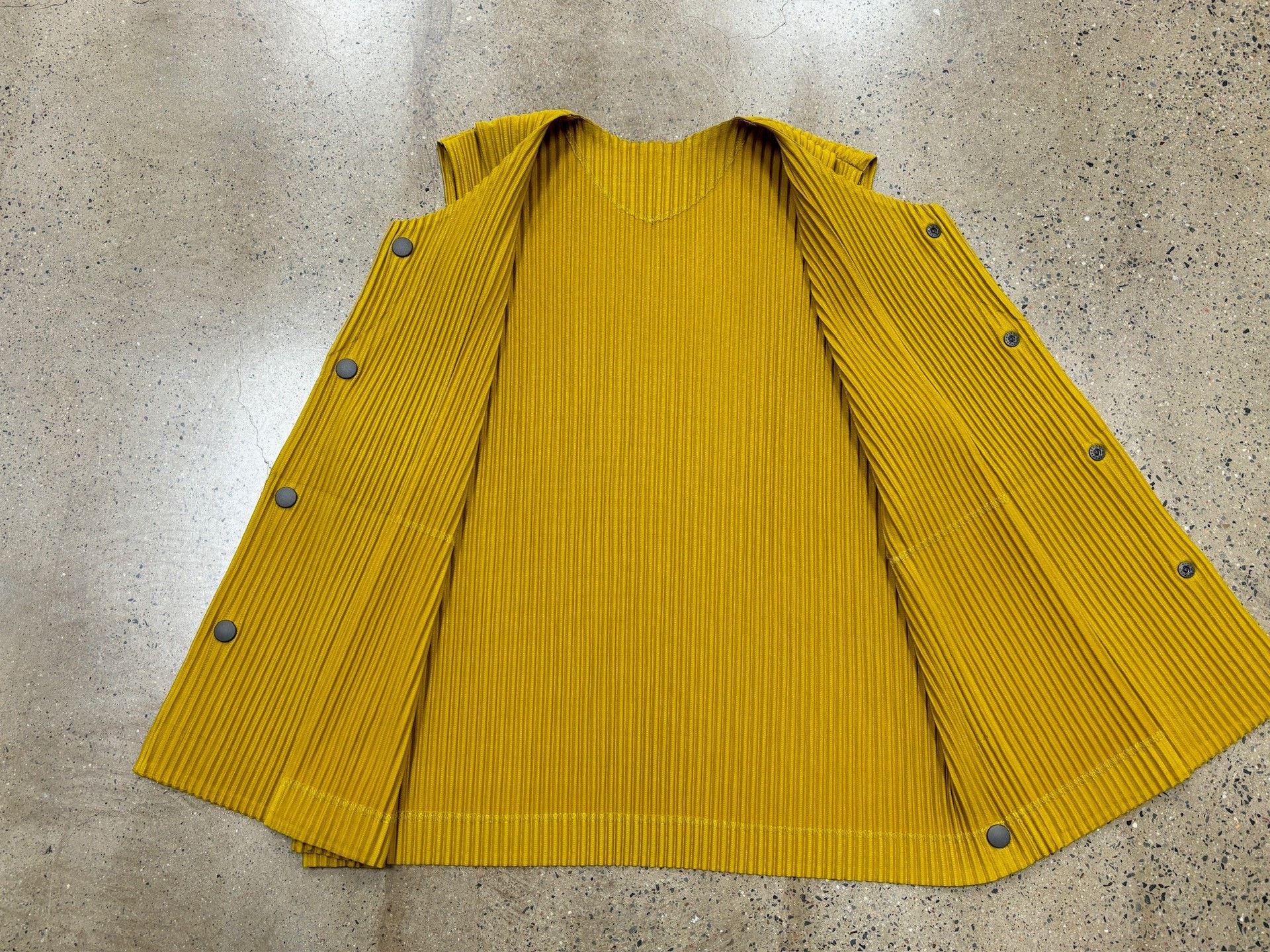 Issey Miyake Issey Miyake Pleats Button Vest Size US L / EU 52-54 / 3 - 5 Thumbnail
