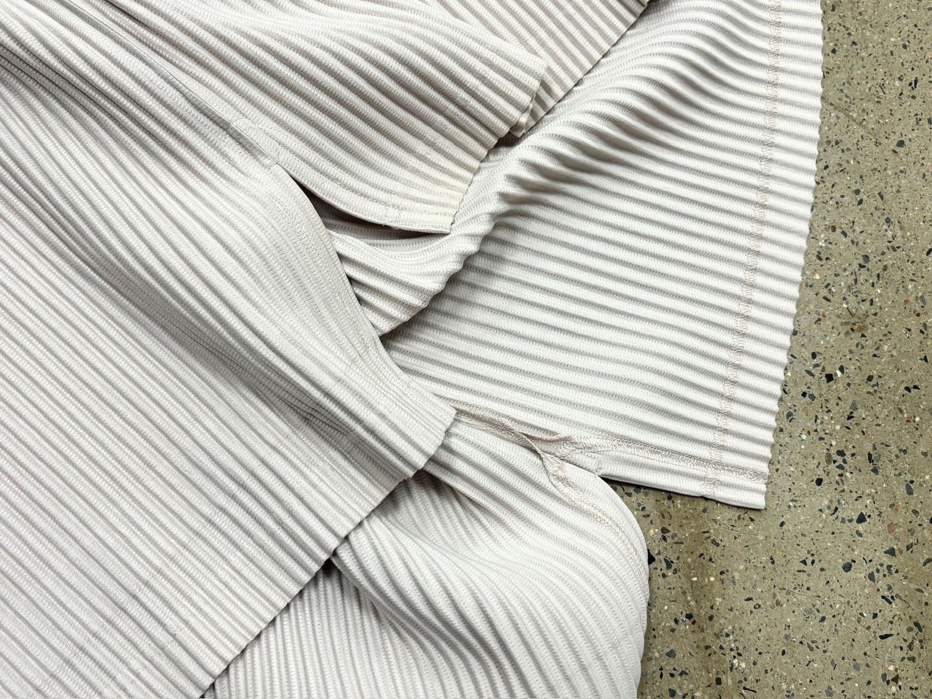Issey Miyake Issey Miyake Pleated Short-Sleeve Jacket Size US XL / EU 56 / 4 - 8 Thumbnail