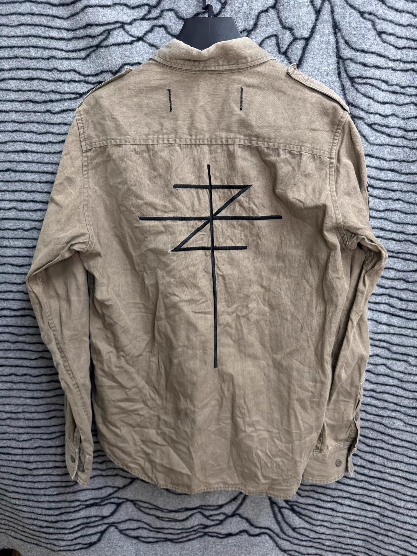 Undercover Beige Button-Up Shirt with Embroidered Patches Size M Size US M / EU 48-50 / 2 - 7 Thumbnail