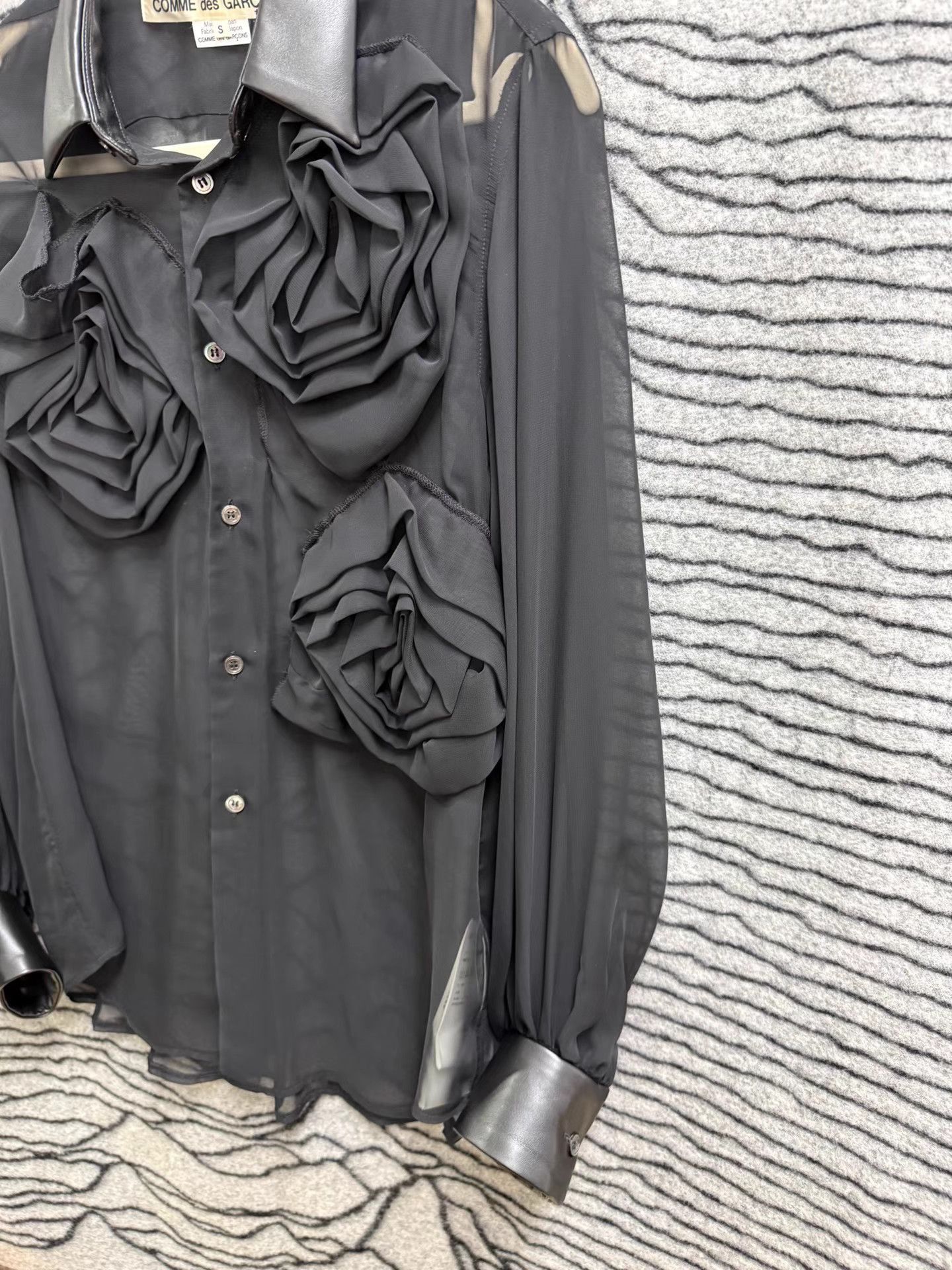 Comme des Garcons Black Ruffled Detail Long Sleeve Button-Up Shirt Size US S / EU 44-46 / 1 - 4 Thumbnail