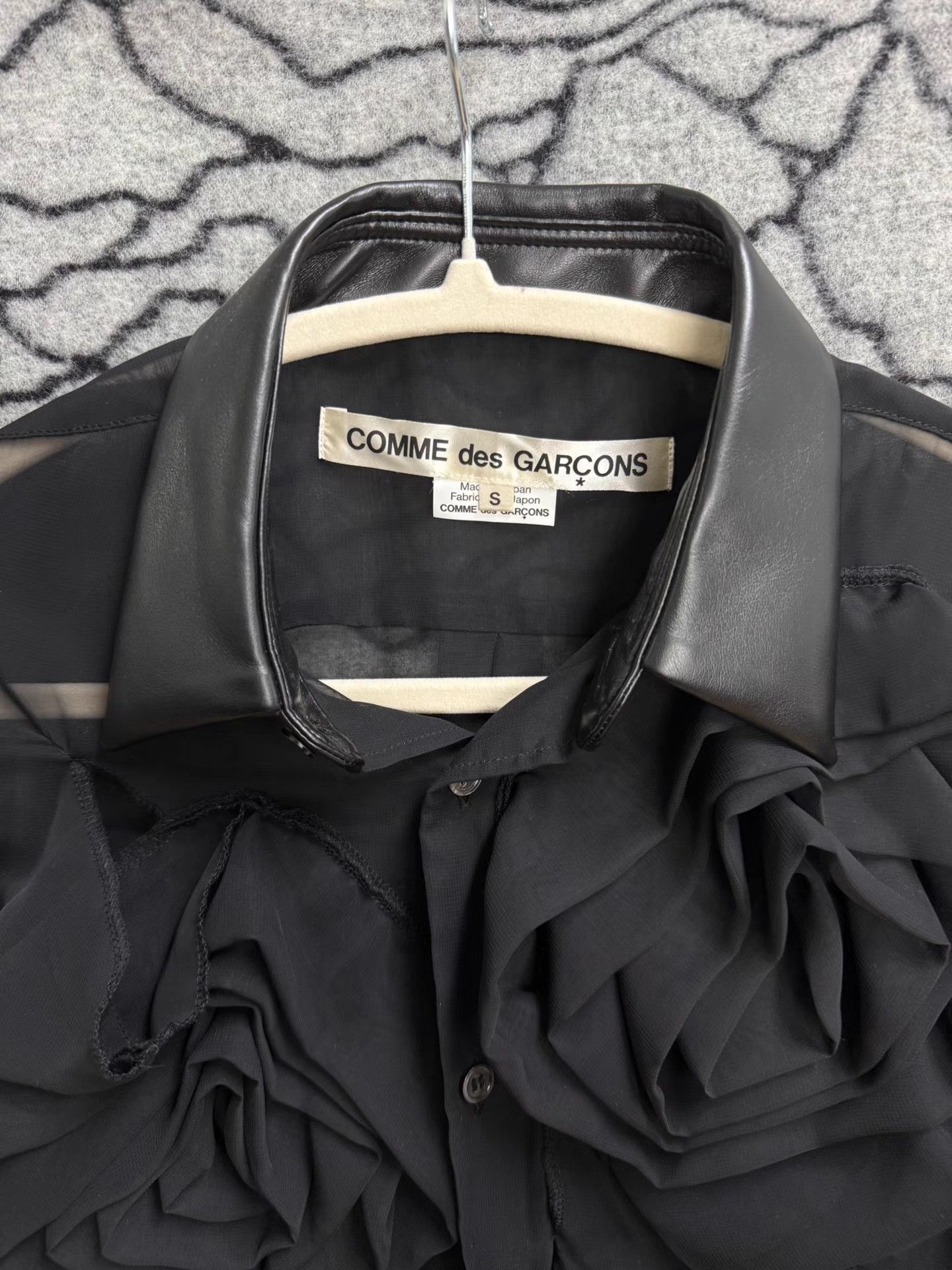 Comme des Garcons Black Ruffled Detail Long Sleeve Button-Up Shirt Size US S / EU 44-46 / 1 - 5 Thumbnail