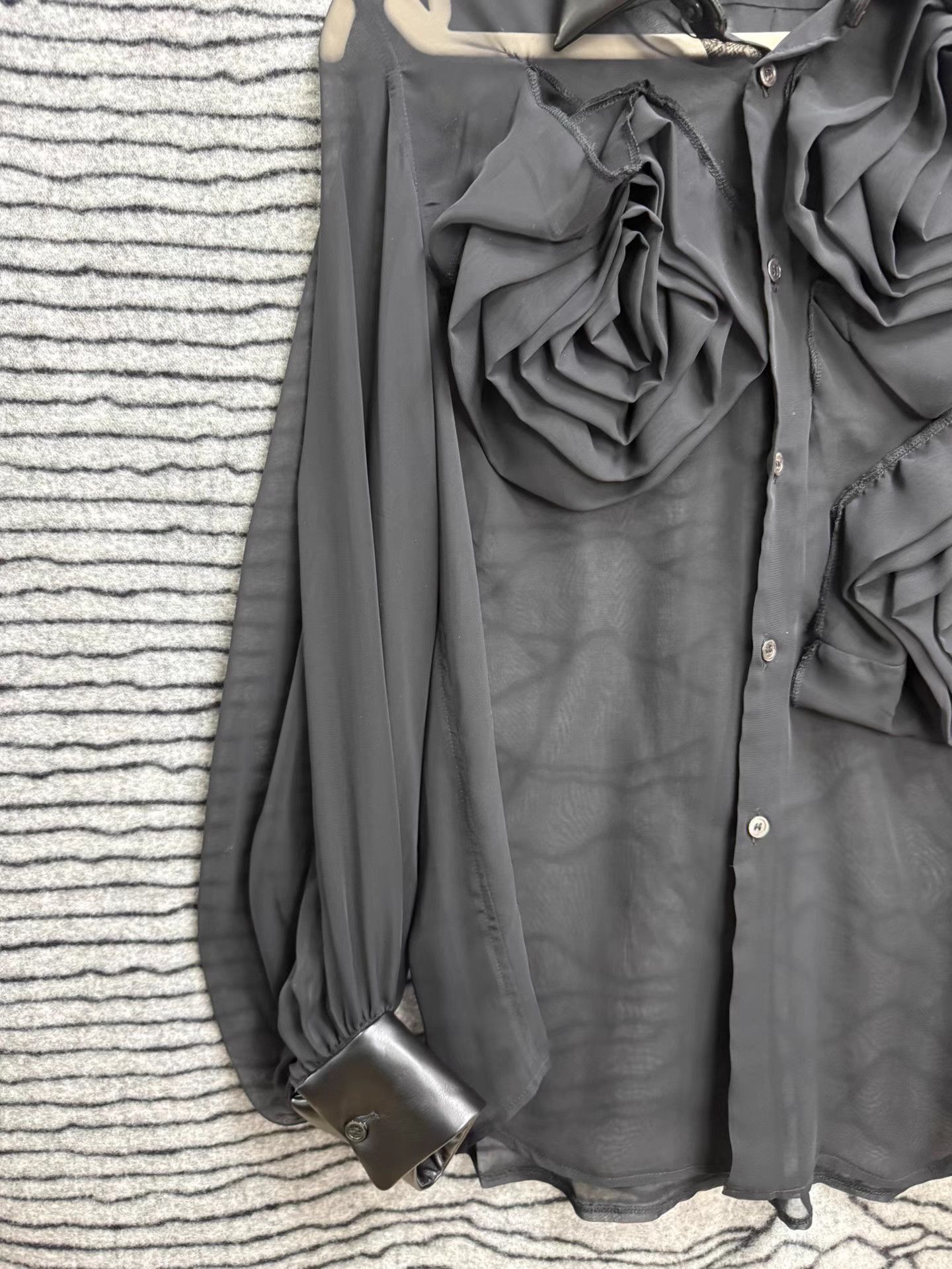 Comme des Garcons Black Ruffled Detail Long Sleeve Button-Up Shirt Size US S / EU 44-46 / 1 - 3 Thumbnail