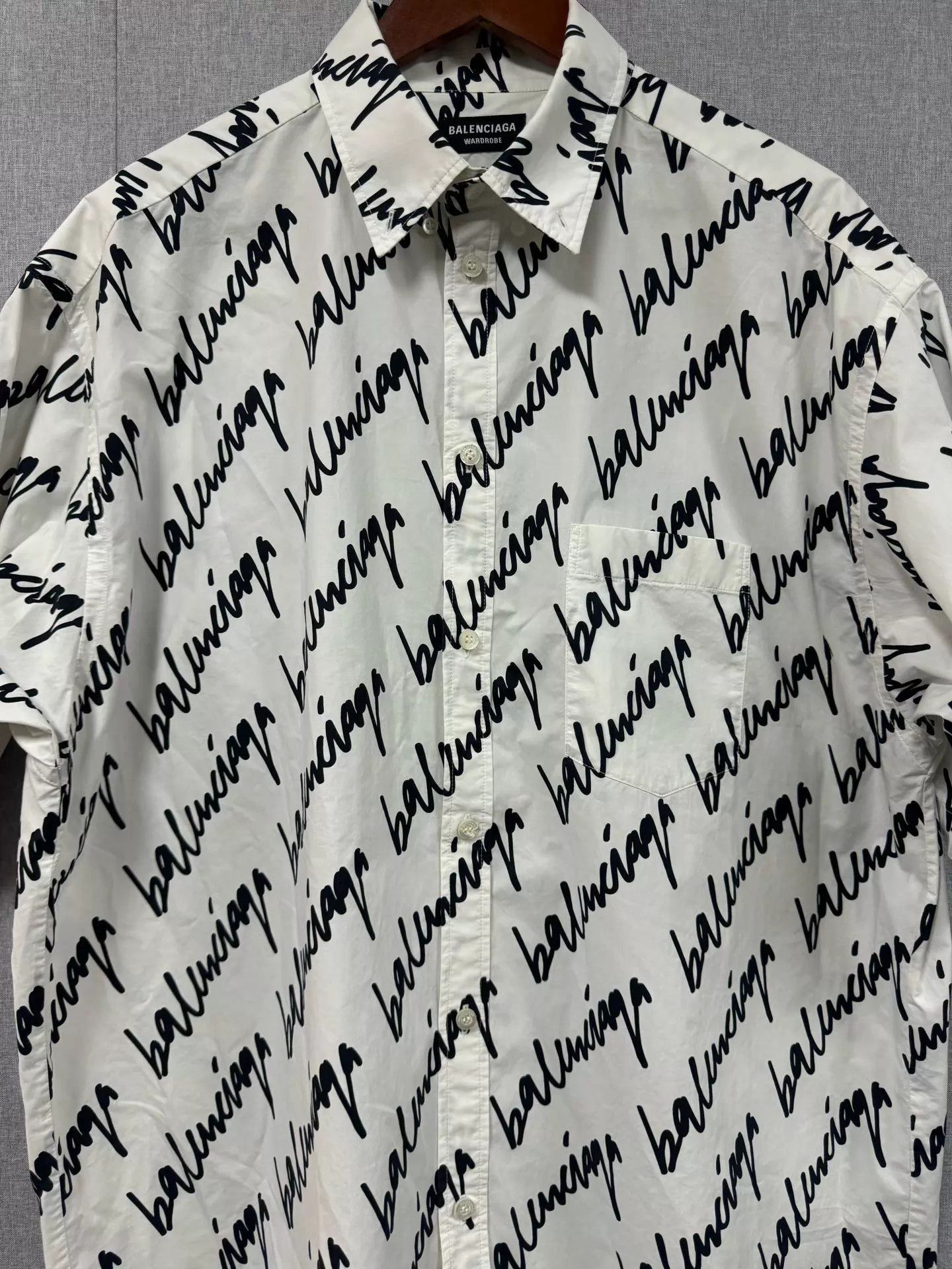 Balenciaga Short Sleeve Script Print Button-Up Shirt Size US M / EU 48-50 / 2 - 3 Thumbnail