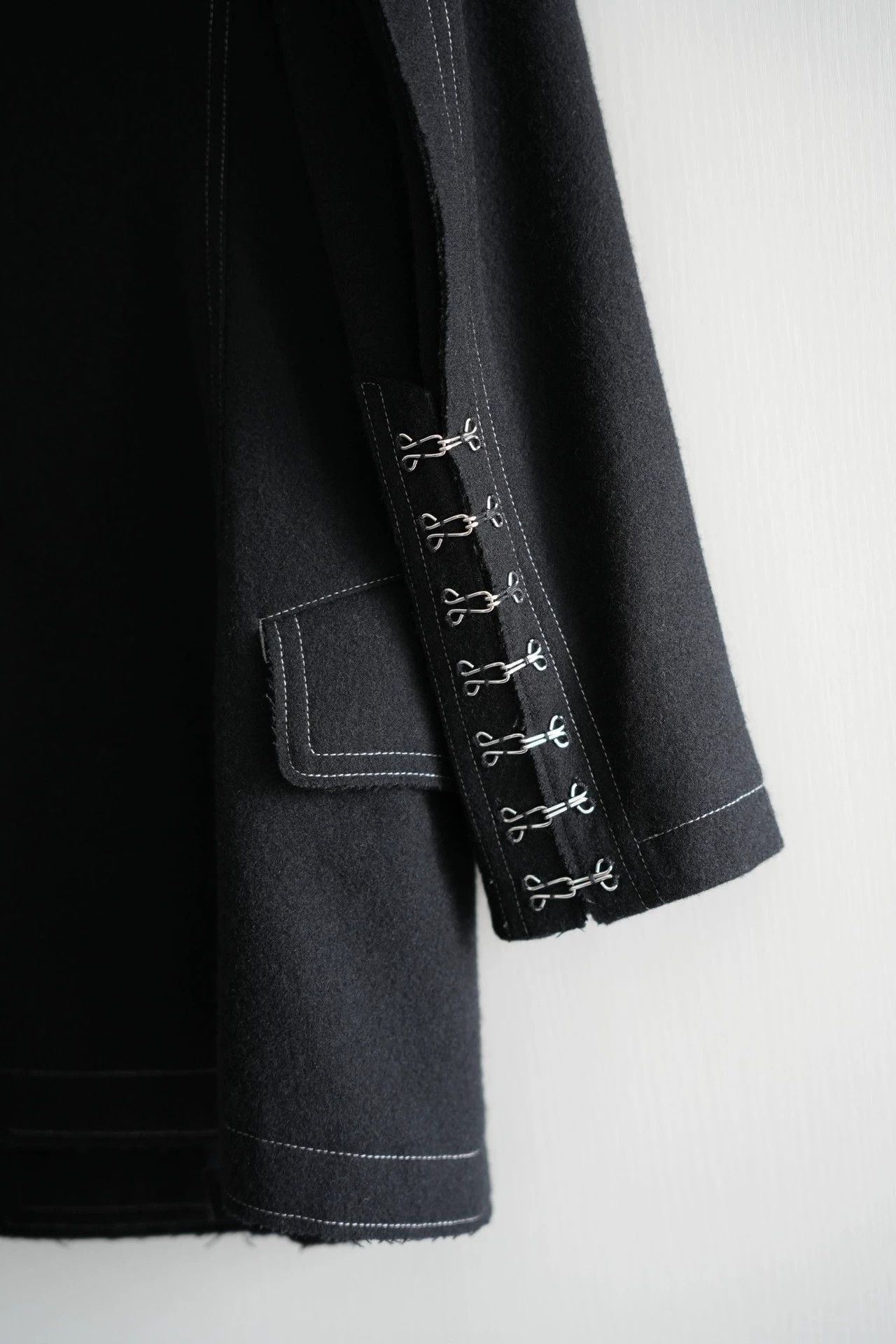 Yohji Yamamoto Black Structured Coat with Contrast Stitching and Lace-Up Size US M / EU 48-50 / 2 - 7 Thumbnail