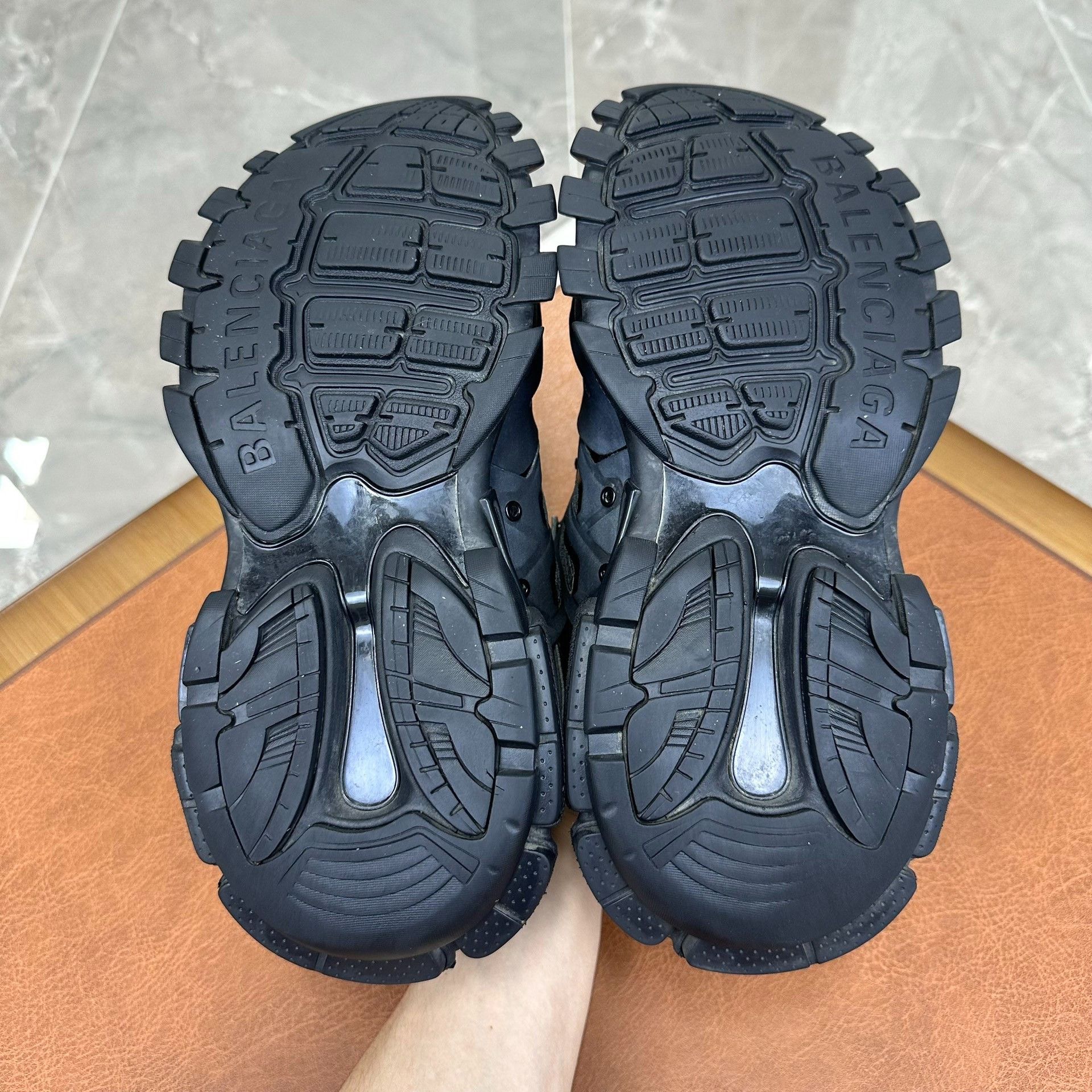 Balenciaga Balenciaga Distressed Black Lowtop Sneakers 7 Men Size US 7 / EU 40 - 6 Thumbnail