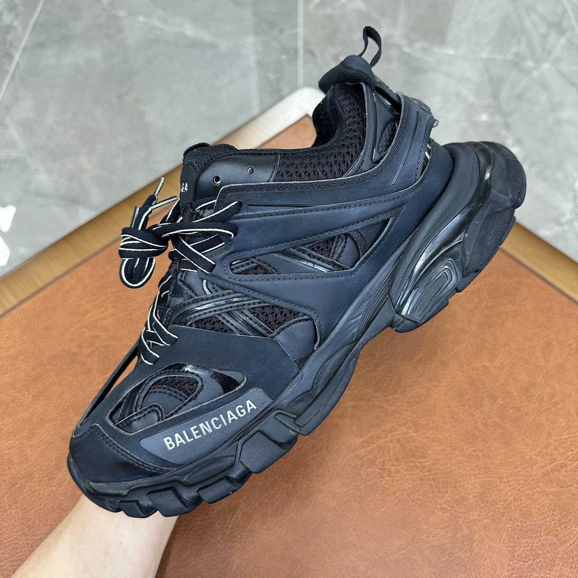 Balenciaga Balenciaga Distressed Black Lowtop Sneakers 7 Men Size US 7 / EU 40 - 7 Thumbnail
