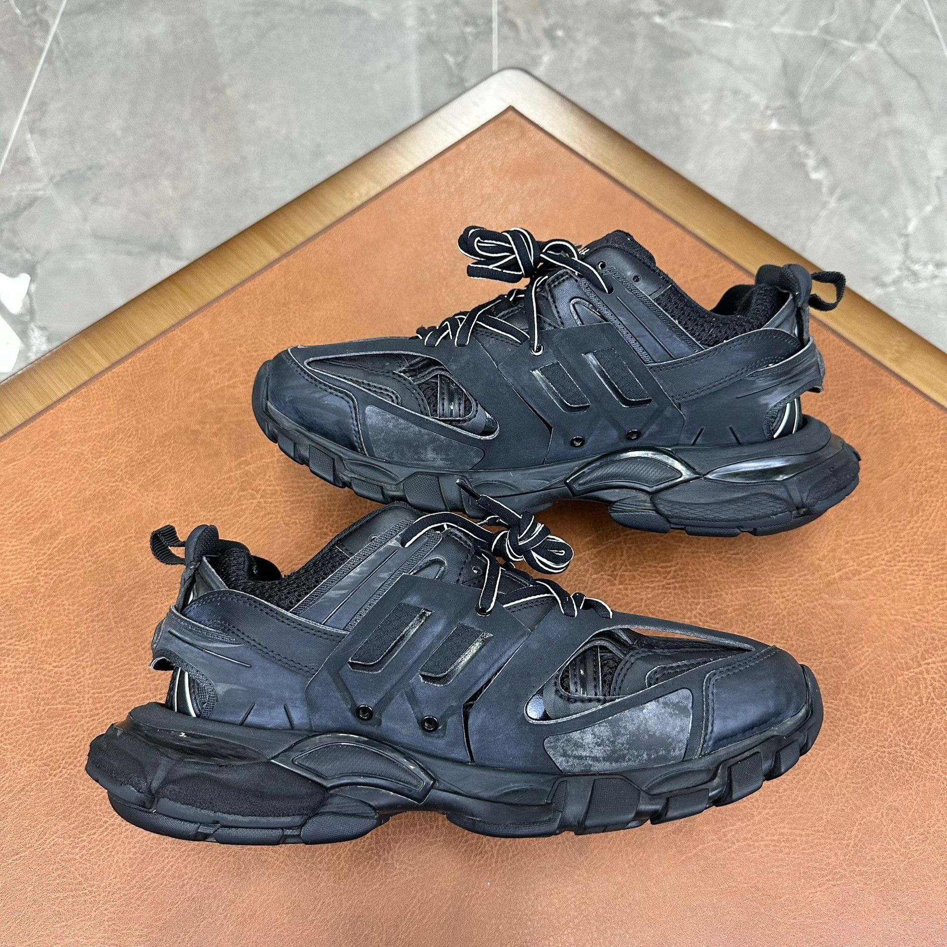 Balenciaga Balenciaga Distressed Black Lowtop Sneakers 7 Men Size US 7 / EU 40 - 4 Thumbnail