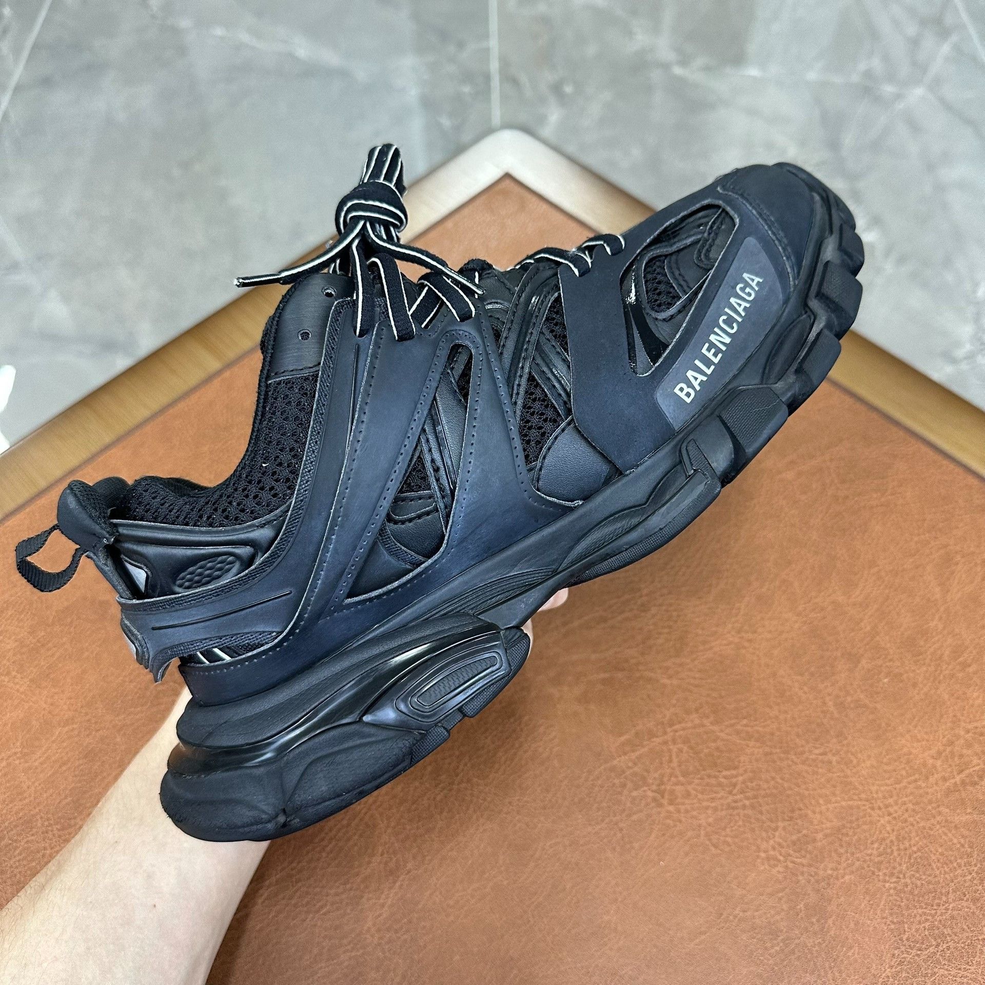 Balenciaga Balenciaga Distressed Black Lowtop Sneakers 7 Men Size US 7 / EU 40 - 8 Thumbnail