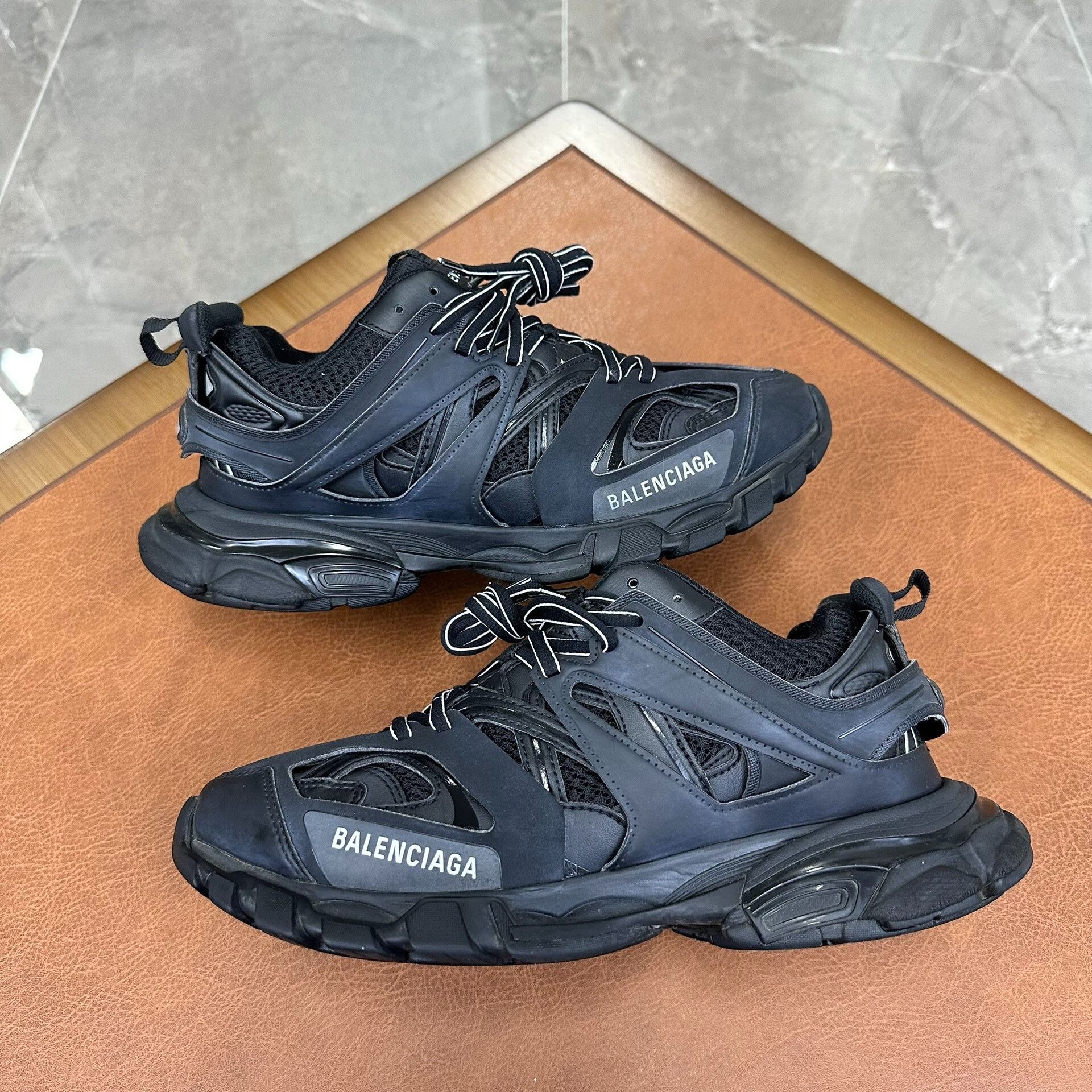 Balenciaga Balenciaga Distressed Black Lowtop Sneakers 7 Men Size US 7 / EU 40 - 5 Thumbnail