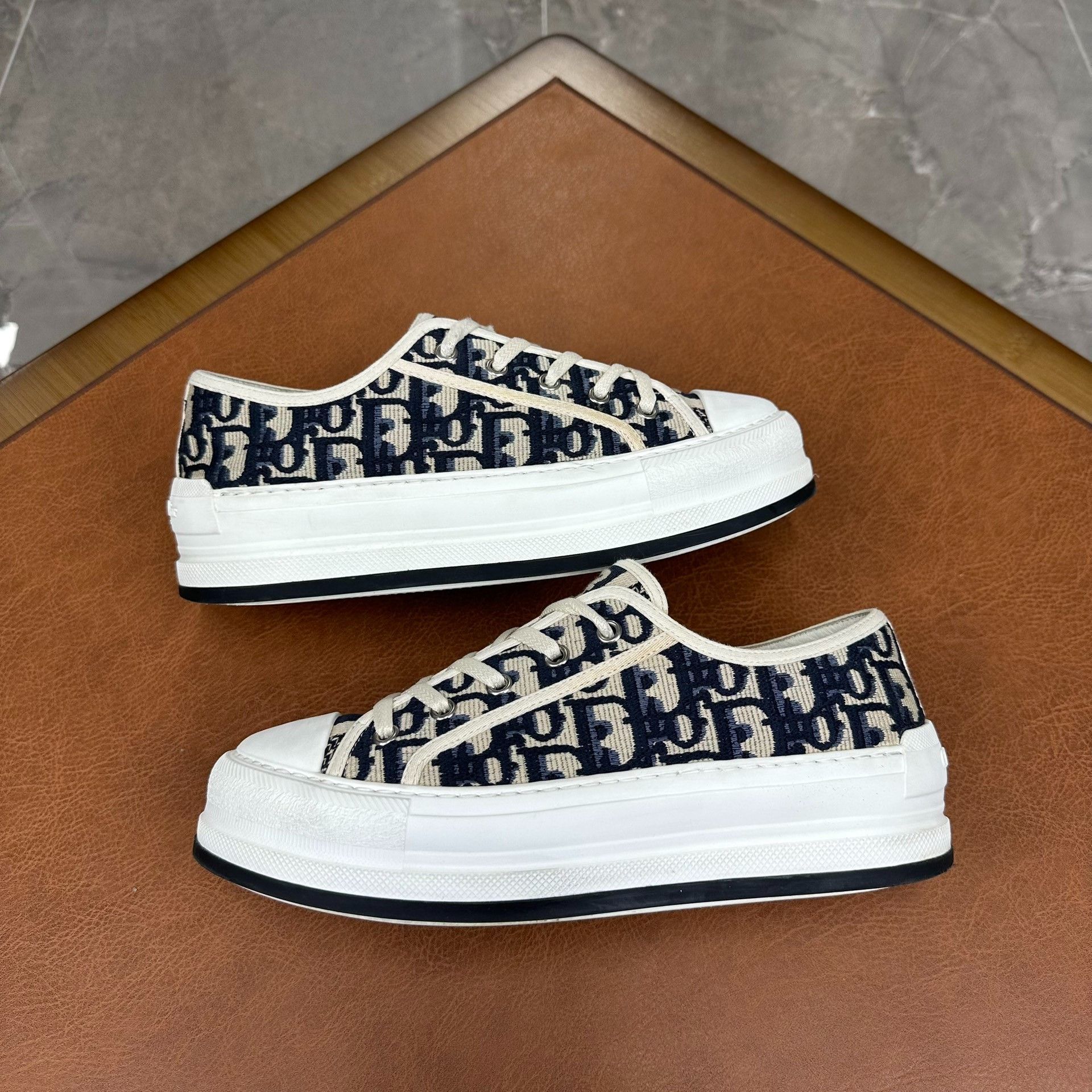 Dior Dior Embroidered Beige Lowtop Sneakers it_38-5 Women Size US 8.5 / IT 38.5 - 5 Thumbnail