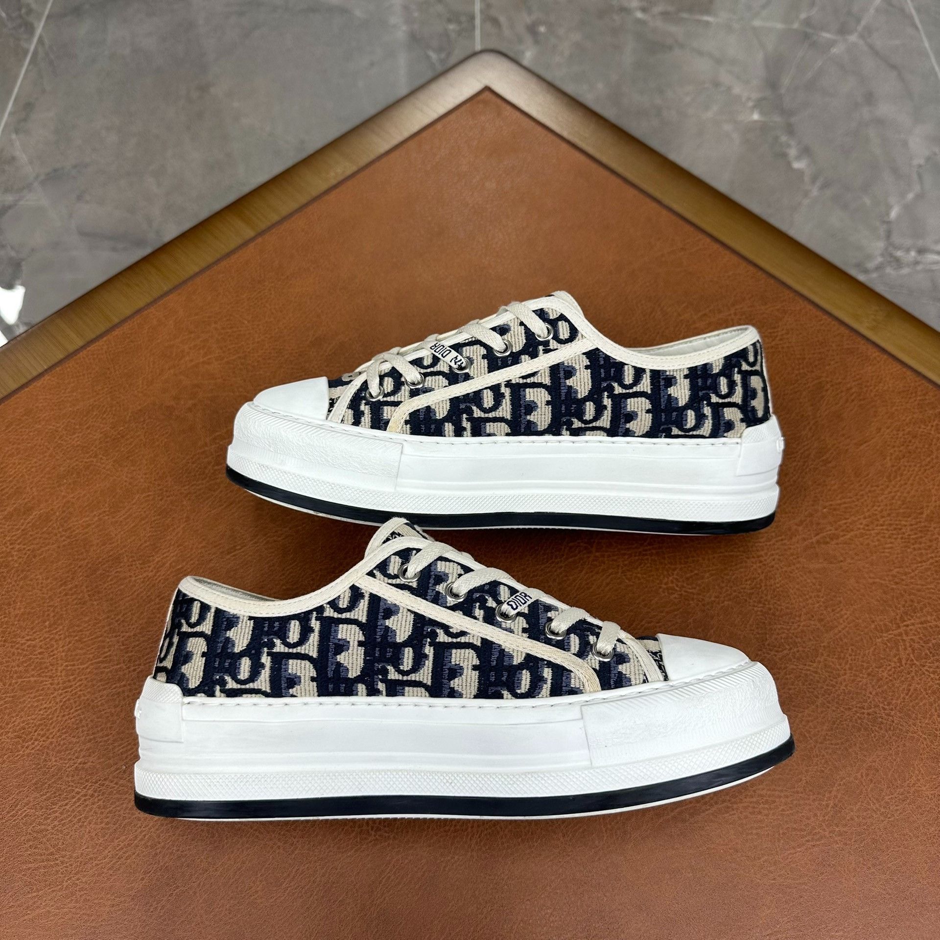 Dior Dior Embroidered Beige Lowtop Sneakers it_38-5 Women Size US 8.5 / IT 38.5 - 6 Thumbnail
