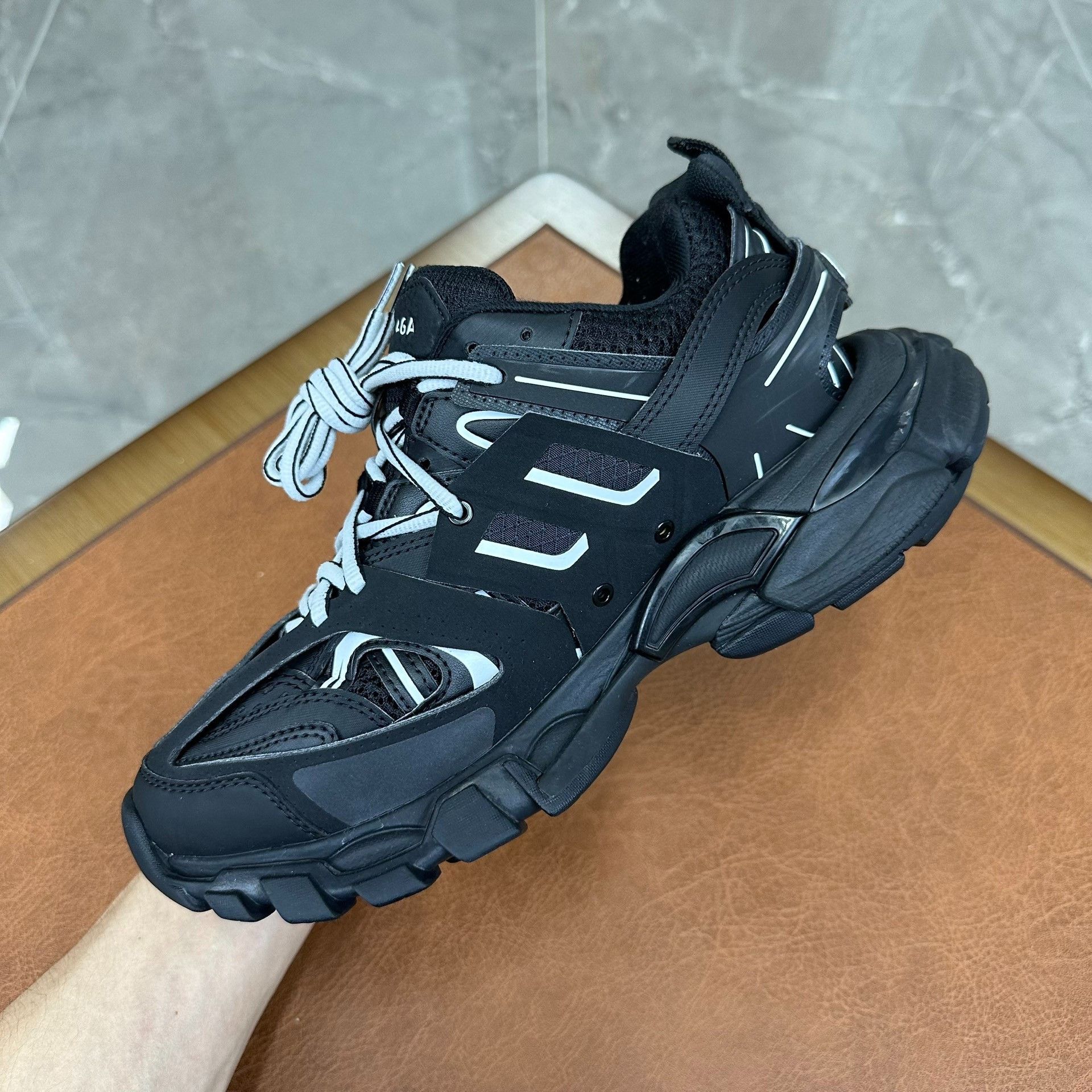 Balenciaga Balenciaga Black Lowtop Sneakers it_37 Women Size US 7 / IT 37 - 5 Thumbnail