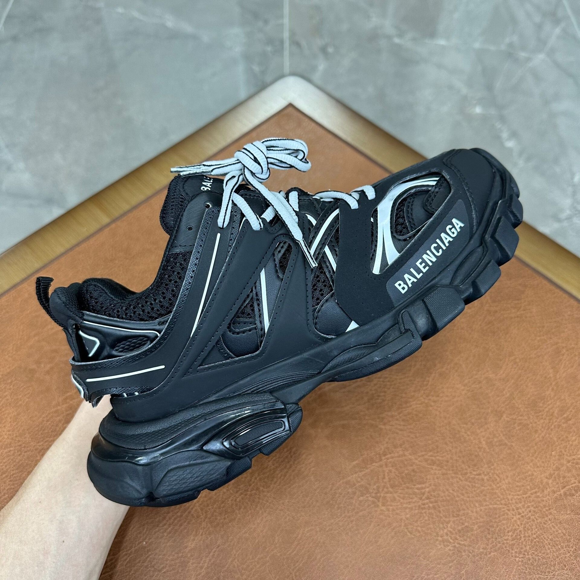 Balenciaga Balenciaga Black Lowtop Sneakers it_37 Women Size US 7 / IT 37 - 6 Thumbnail