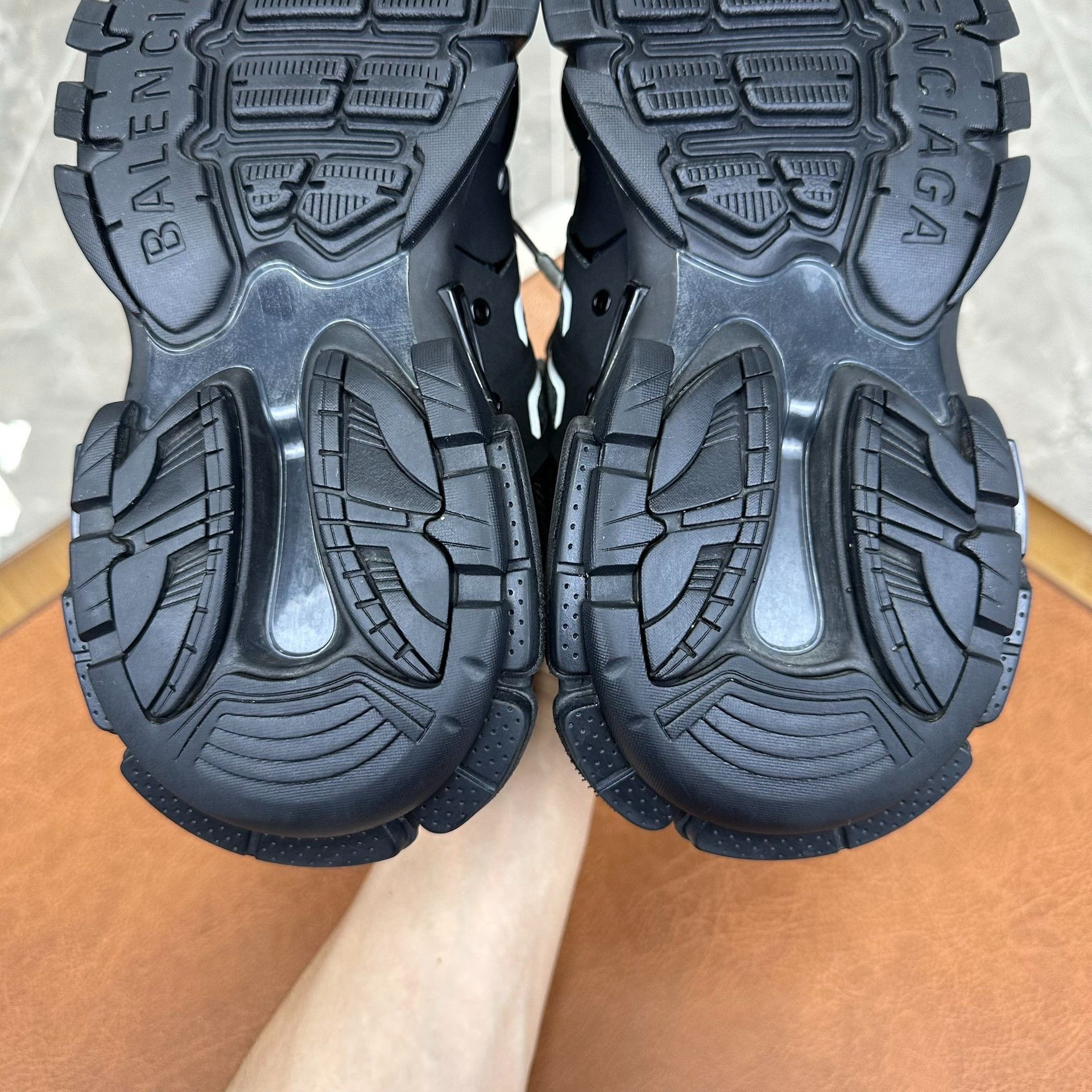 Balenciaga Balenciaga Black Lowtop Sneakers it_37 Women Size US 7 / IT 37 - 9 Thumbnail