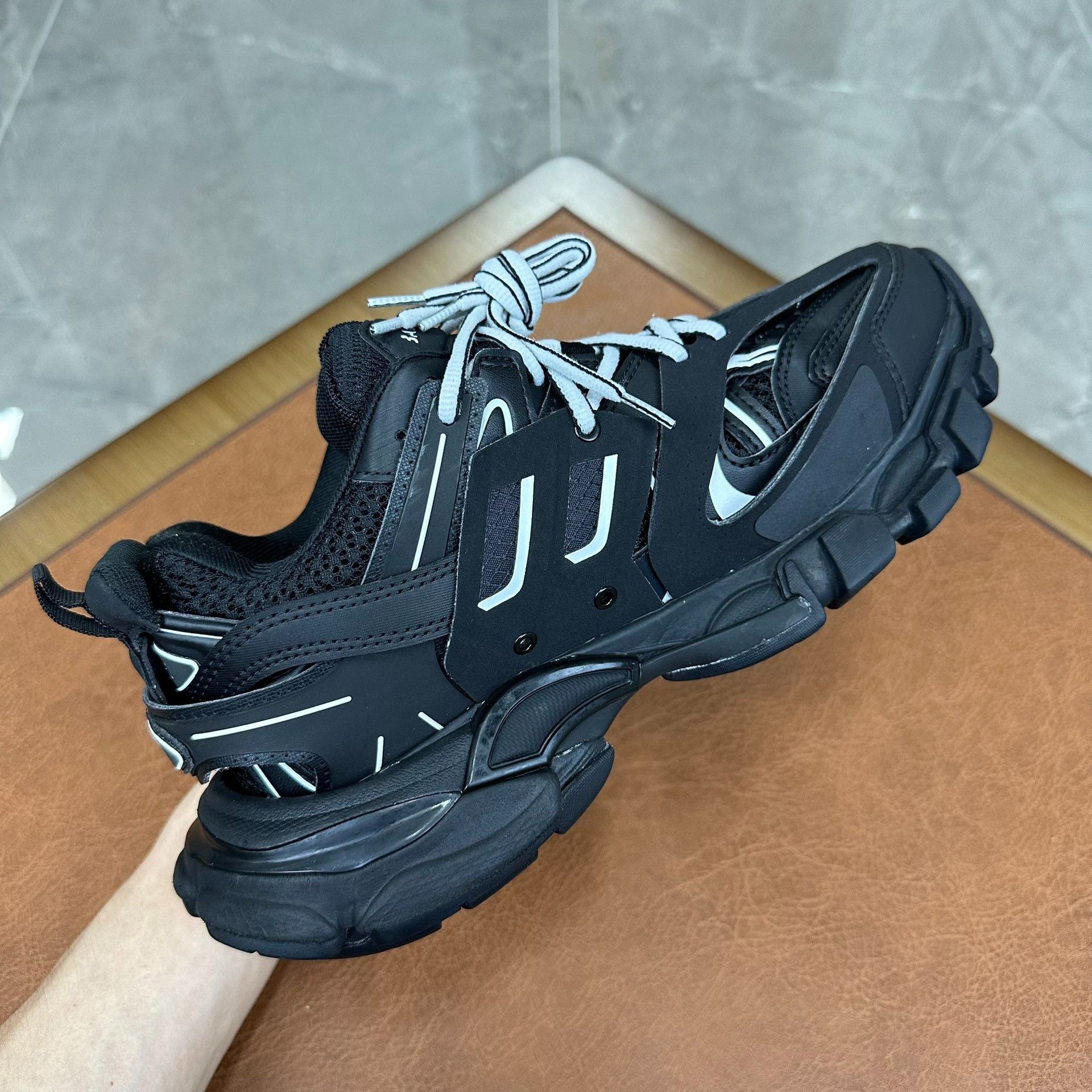 Balenciaga Balenciaga Black Lowtop Sneakers it_37 Women Size US 7 / IT 37 - 4 Thumbnail