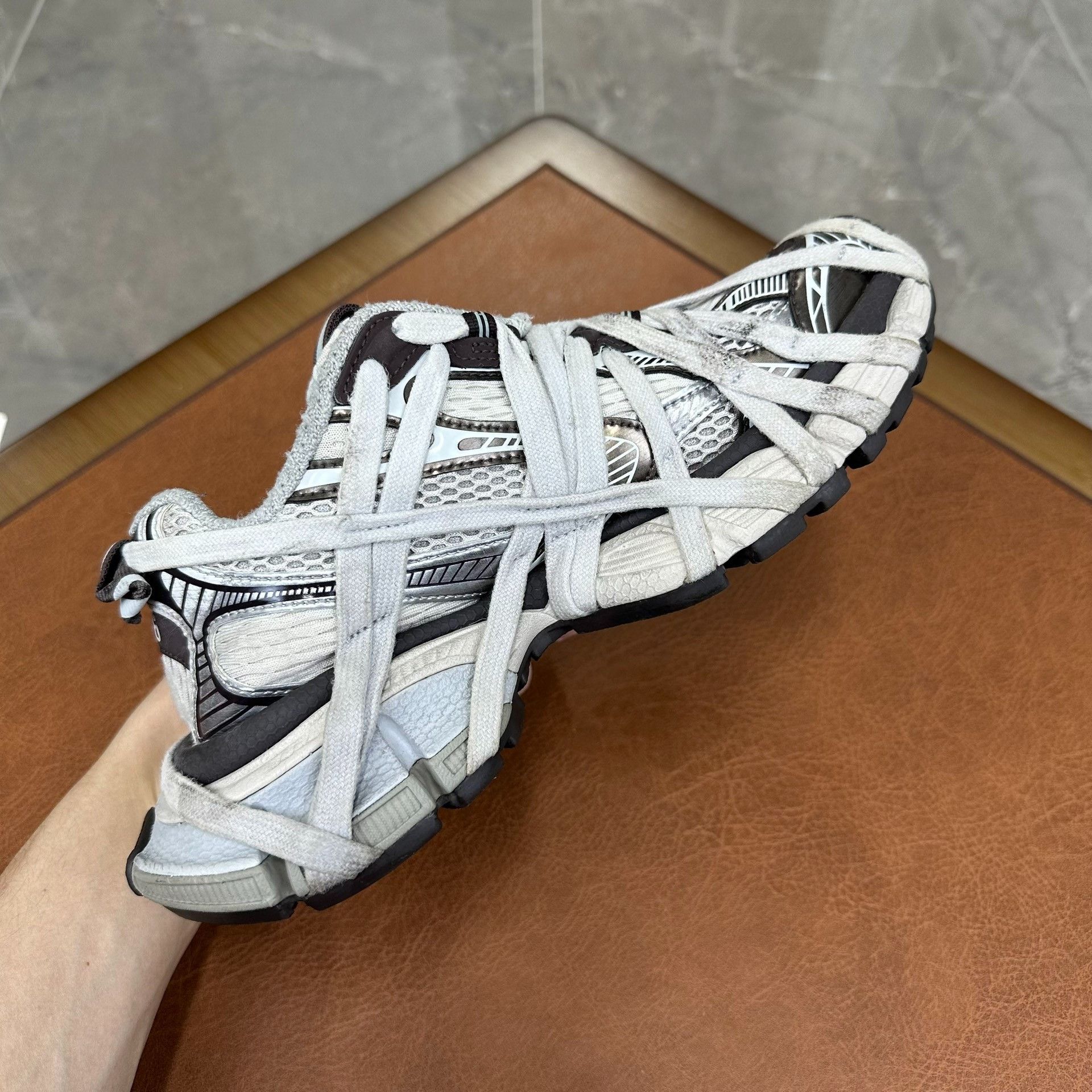 Balenciaga Balenciaga Gray Lowtop Sneakers it_36 Women Size US 6 / IT 36 - 6 Thumbnail