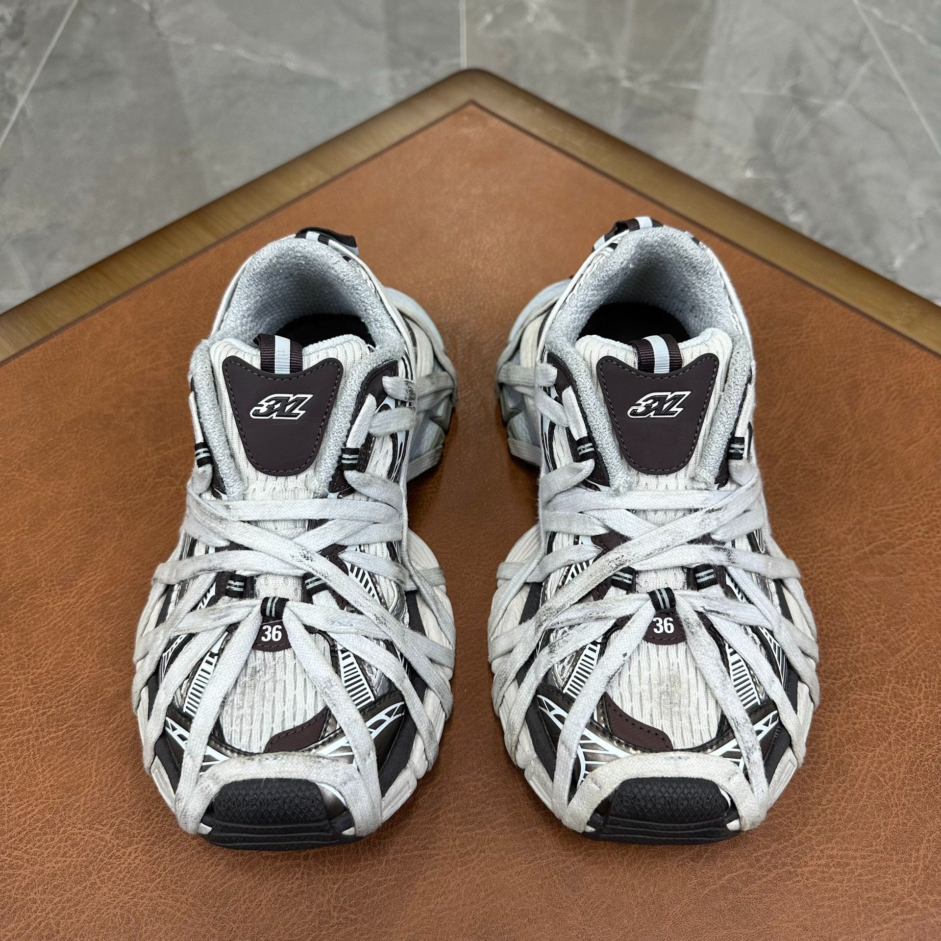 Balenciaga Balenciaga Gray Lowtop Sneakers it_36 Women Size US 6 / IT 36 - 2 Thumbnail