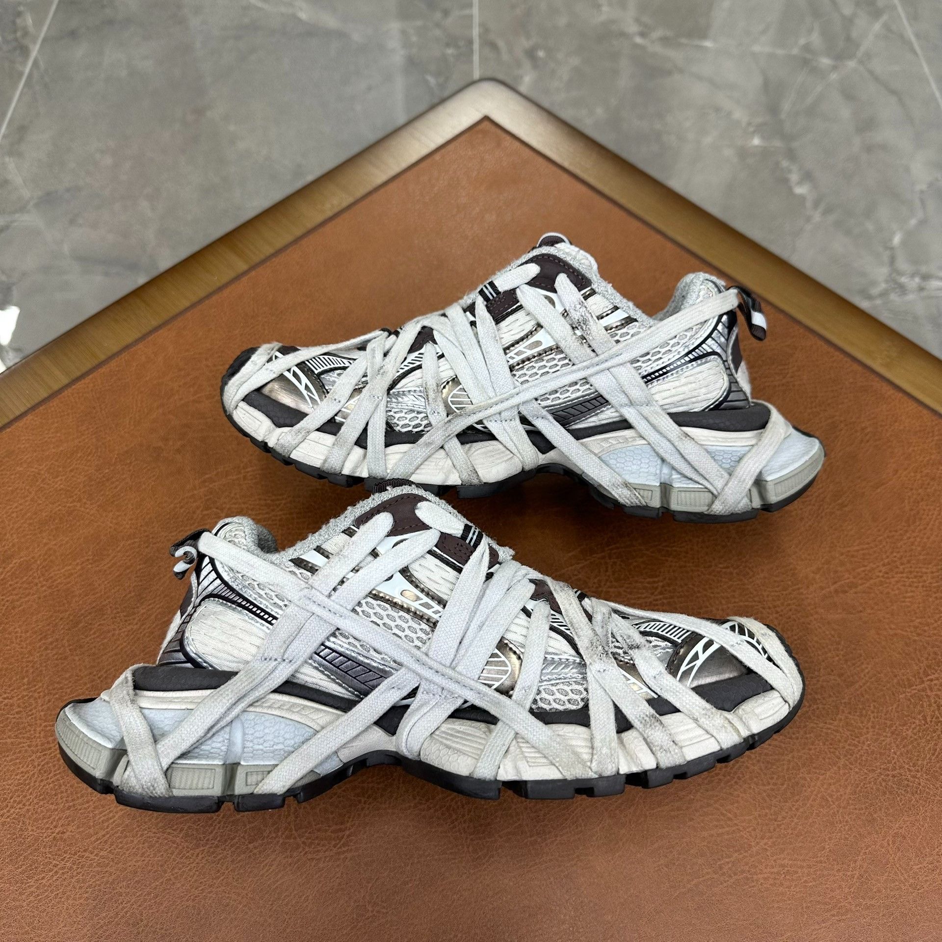 Balenciaga Balenciaga Gray Lowtop Sneakers it_36 Women Size US 6 / IT 36 - 5 Thumbnail