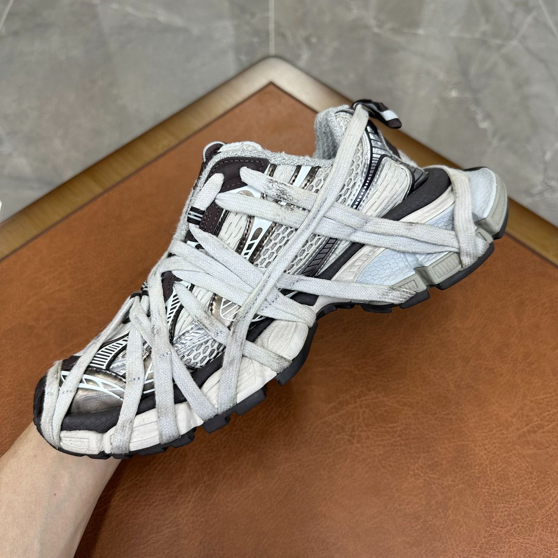 Balenciaga Balenciaga Gray Lowtop Sneakers it_36 Women Size US 6 / IT 36 - 7 Thumbnail