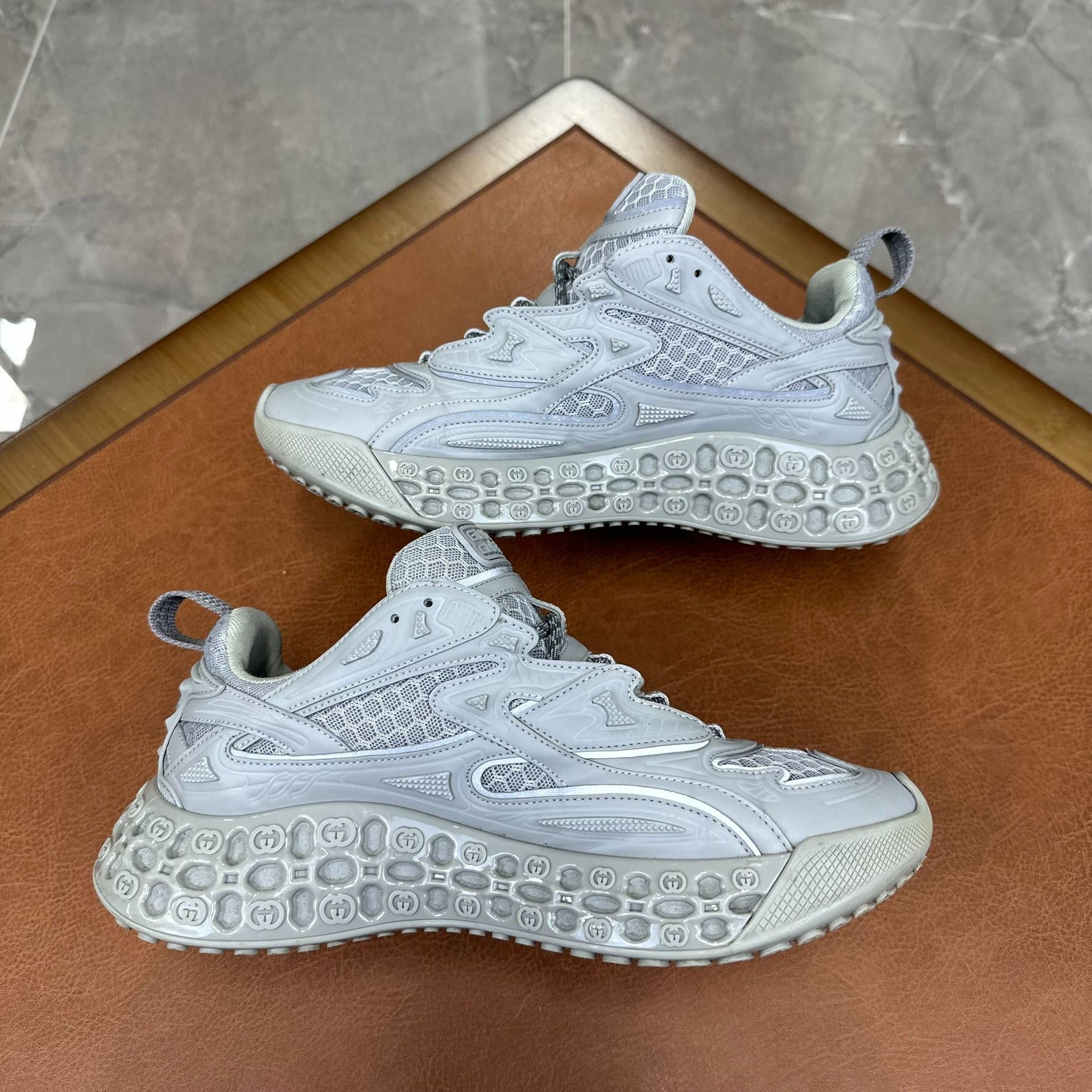 Gucci Gucci Gray Lowtop Sneakers 6 Men Size US 6 / EU 39 - 5 Thumbnail