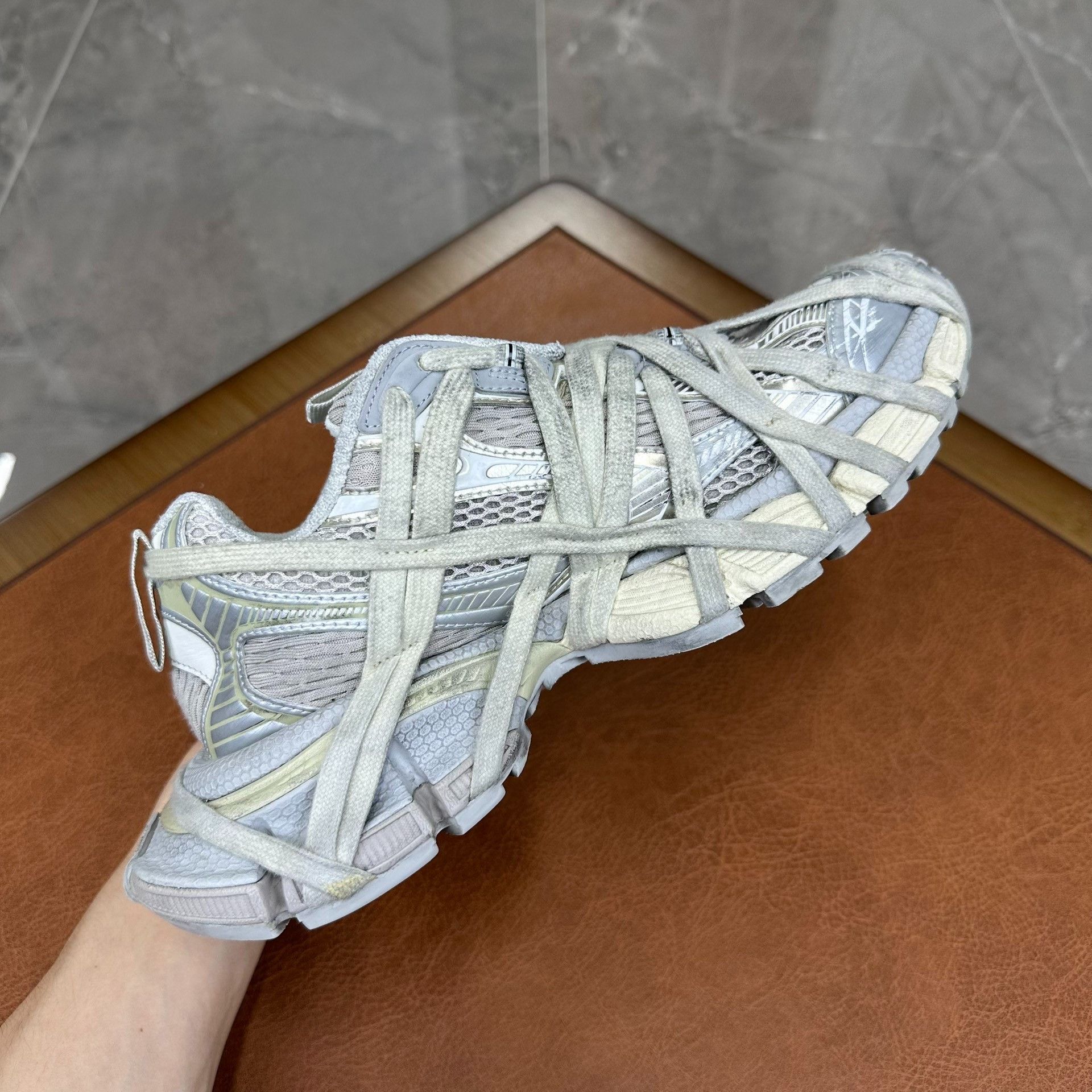 Balenciaga Balenciaga Beige Lowtop Sneakers it_38 Women Size US 8 / IT 38 - 6 Thumbnail