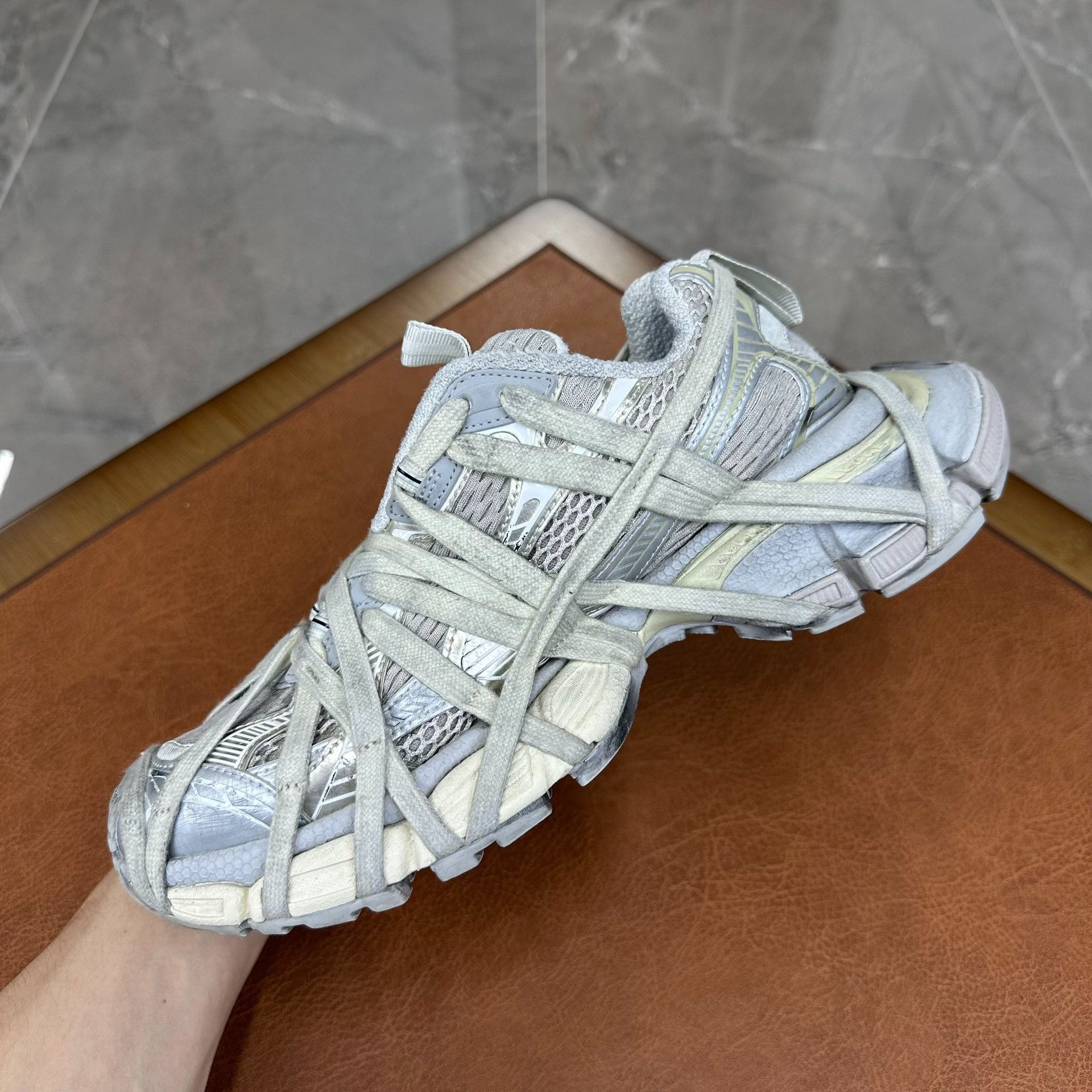 Balenciaga Balenciaga Beige Lowtop Sneakers it_38 Women Size US 8 / IT 38 - 7 Thumbnail