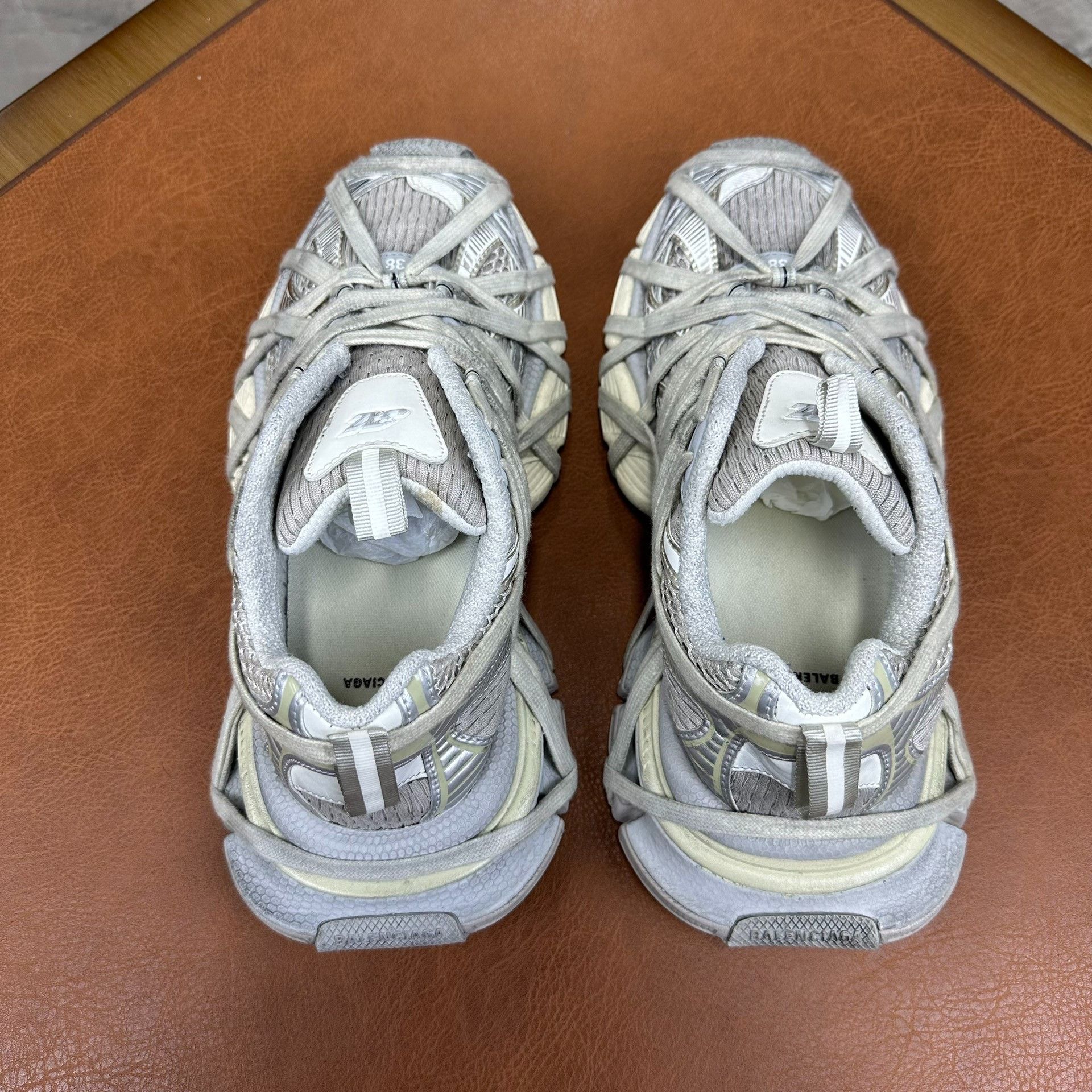 Balenciaga Balenciaga Beige Lowtop Sneakers it_38 Women Size US 8 / IT 38 - 3 Thumbnail