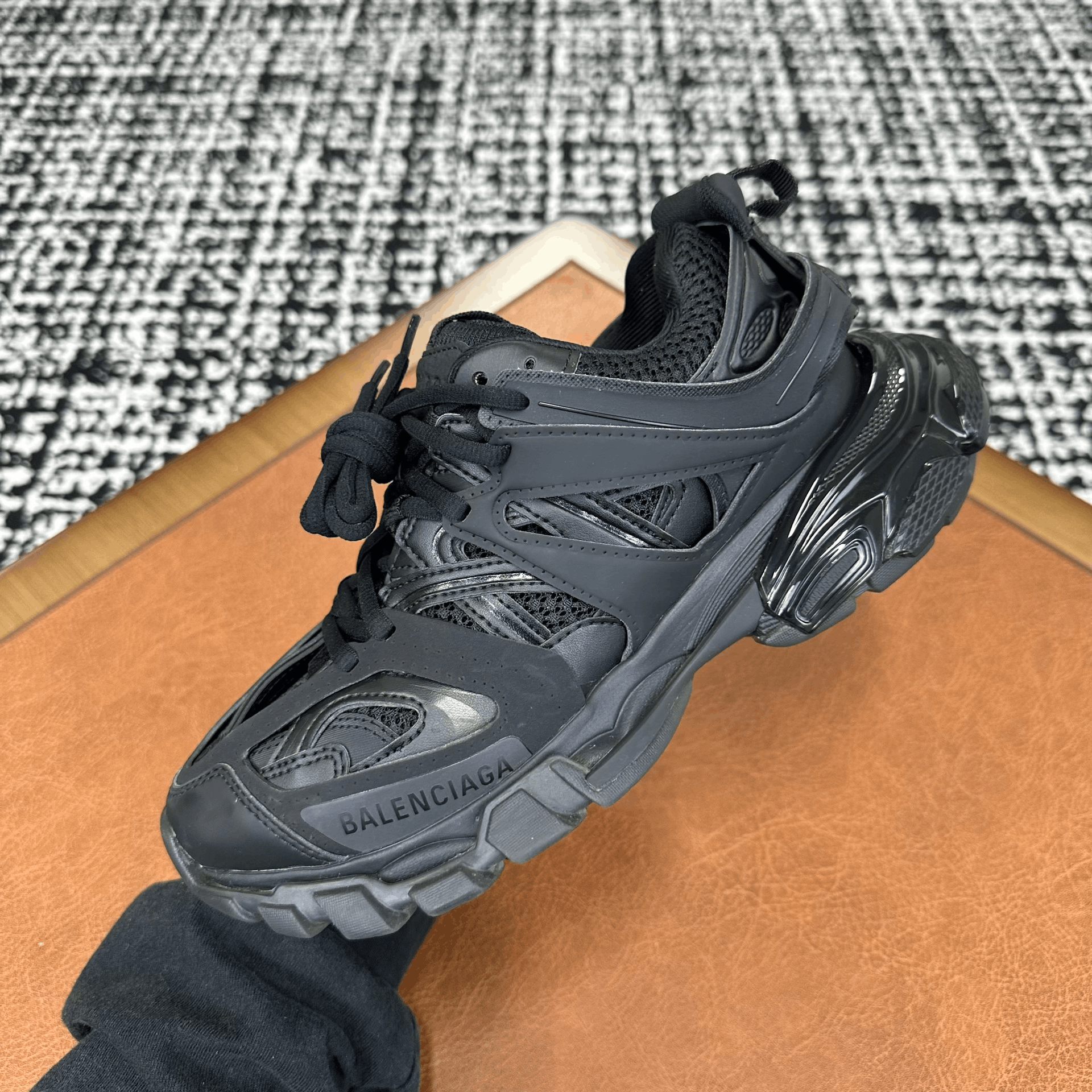 Balenciaga Balenciaga Black Lowtop Sneakers it_37 Women Size US 7 / IT 37 - 4 Thumbnail