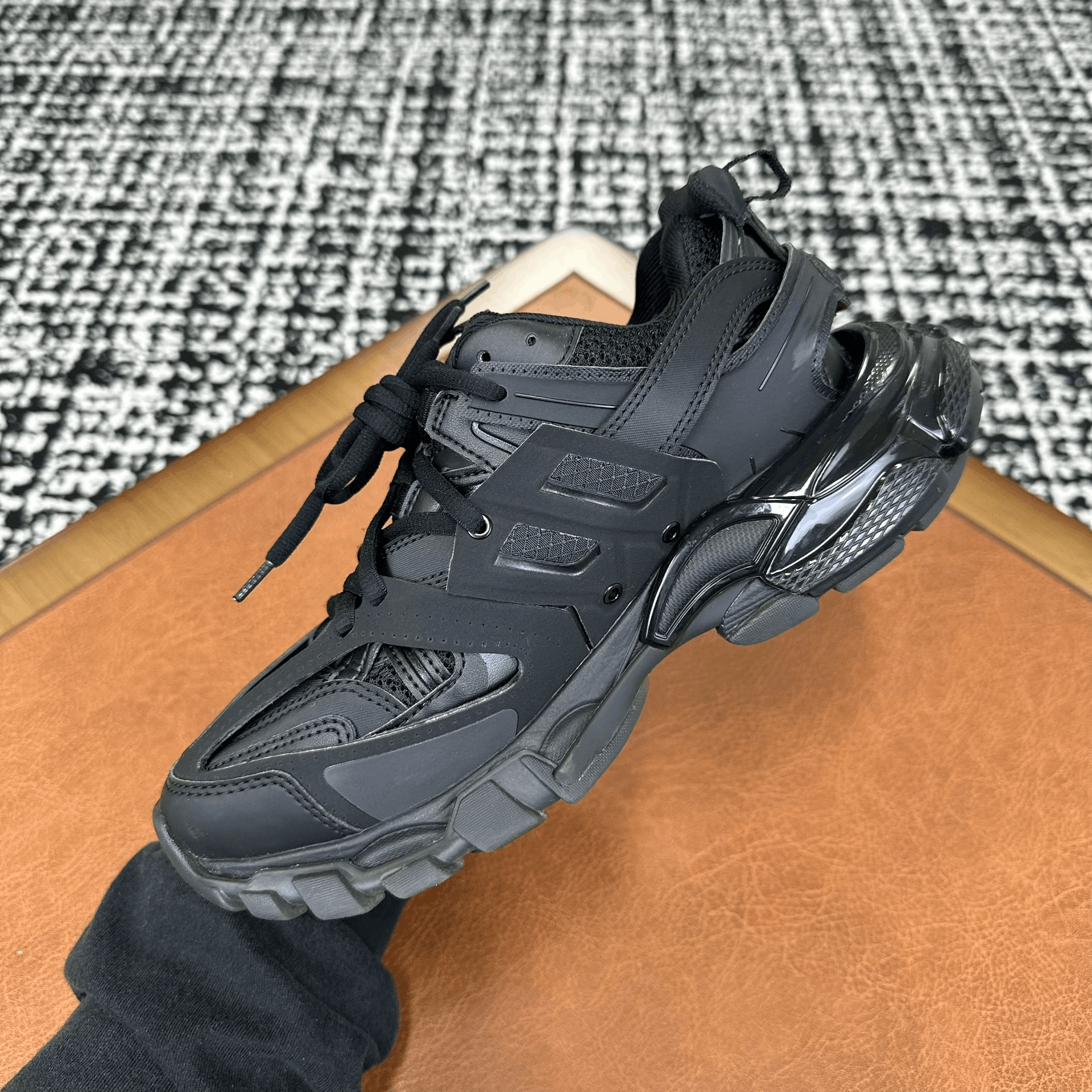 Balenciaga Balenciaga Black Lowtop Sneakers it_37 Women Size US 7 / IT 37 - 5 Thumbnail