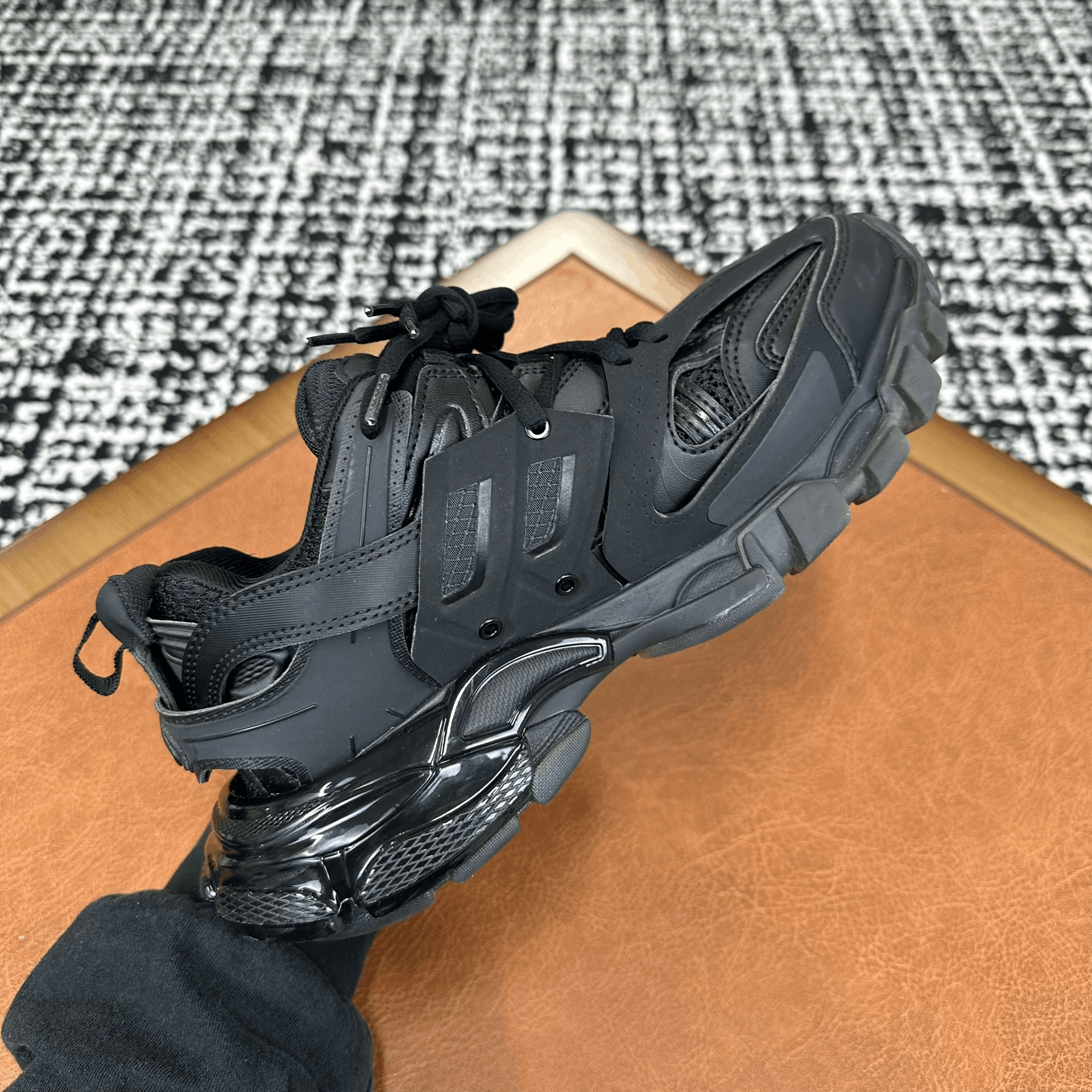 Balenciaga Balenciaga Black Lowtop Sneakers it_37 Women Size US 7 / IT 37 - 7 Thumbnail