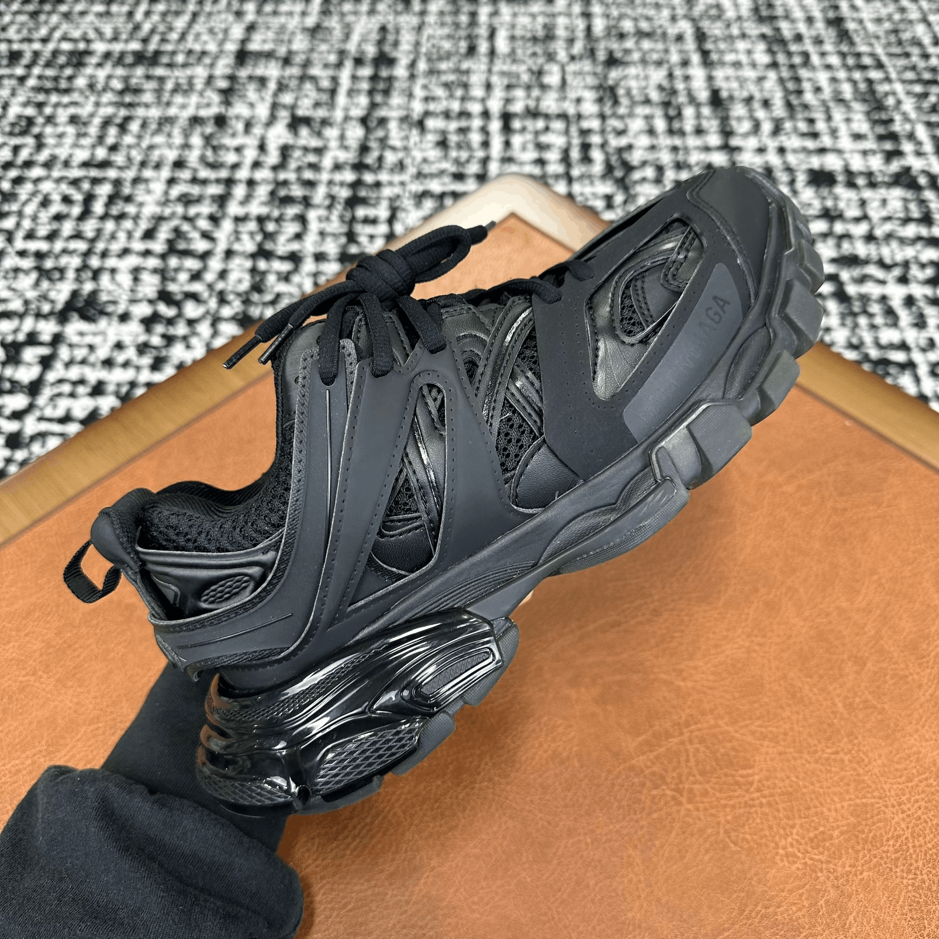 Balenciaga Balenciaga Black Lowtop Sneakers it_37 Women Size US 7 / IT 37 - 6 Thumbnail