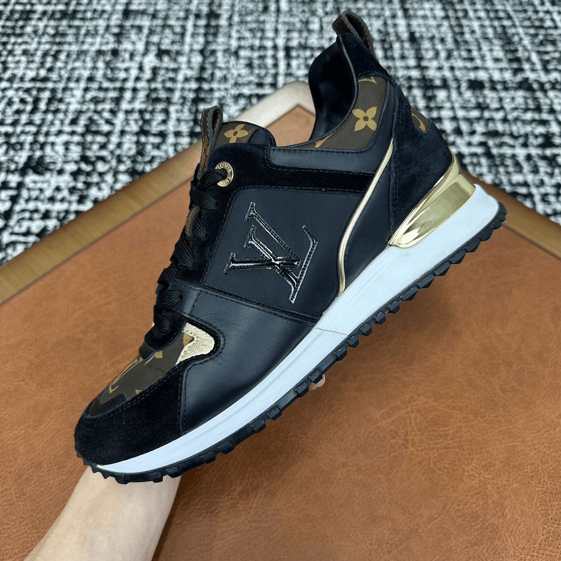 Louis Vuitton Louis Vuitton Black Lowtop Sneakers it_37-5 Women Size US 7.5 / IT 37.5 - 4 Thumbnail