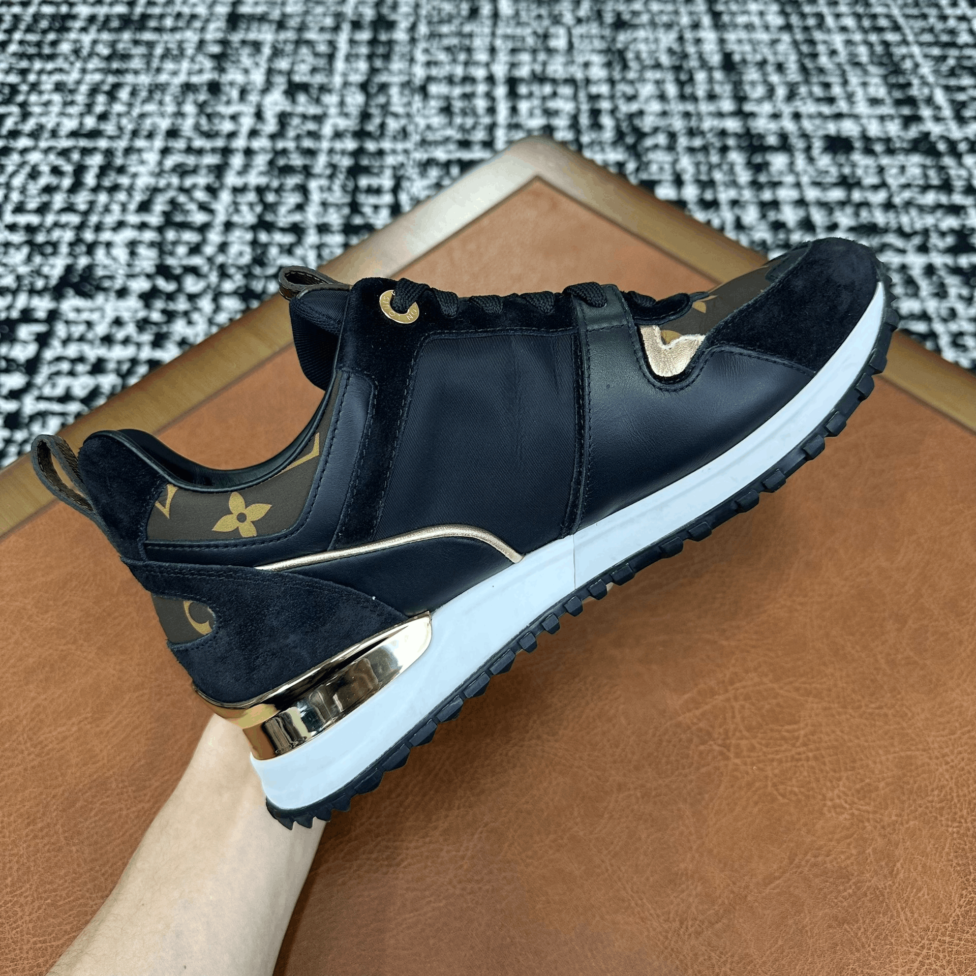 Louis Vuitton Louis Vuitton Black Lowtop Sneakers it_37-5 Women Size US 7.5 / IT 37.5 - 5 Thumbnail