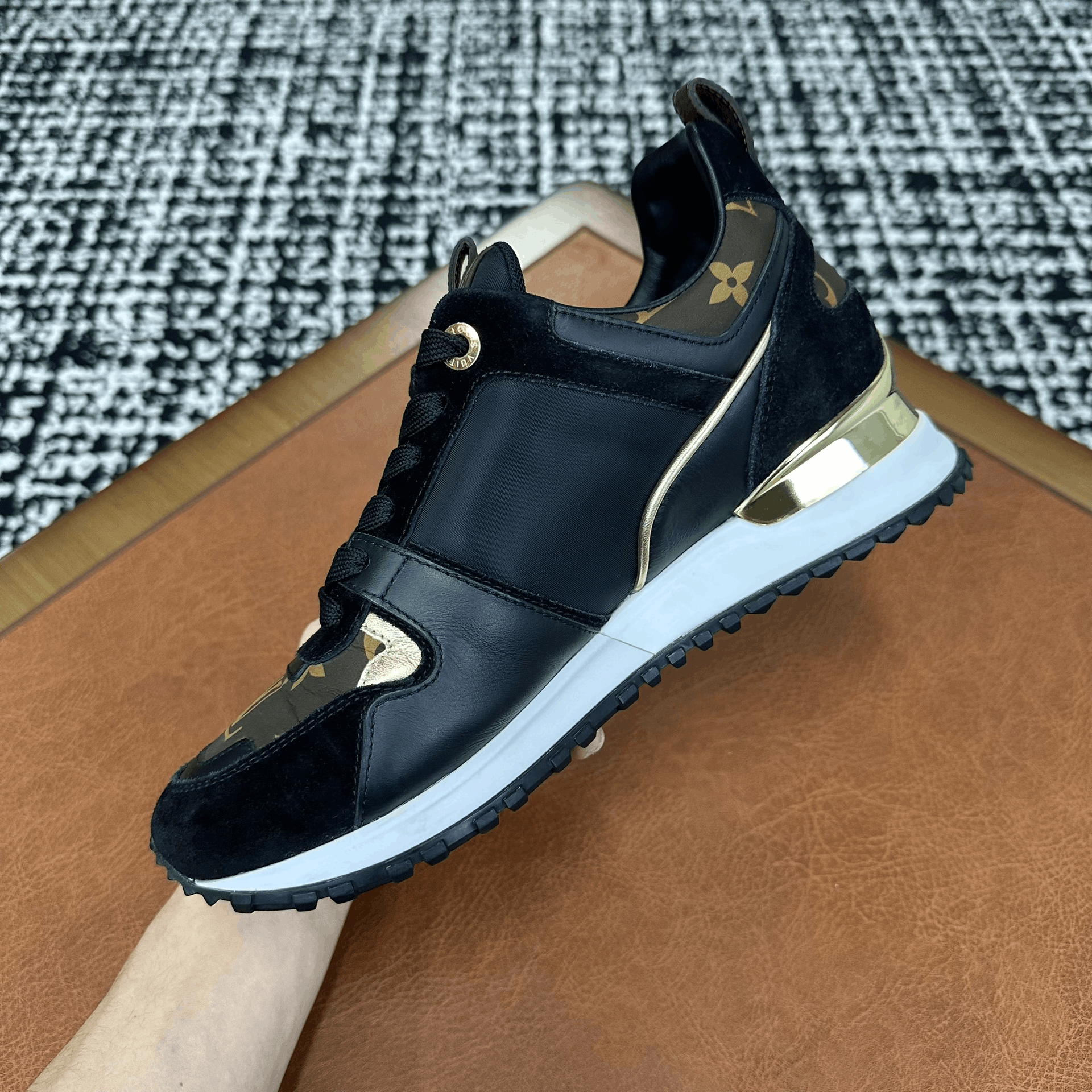 Louis Vuitton Louis Vuitton Black Lowtop Sneakers it_37-5 Women Size US 7.5 / IT 37.5 - 6 Thumbnail