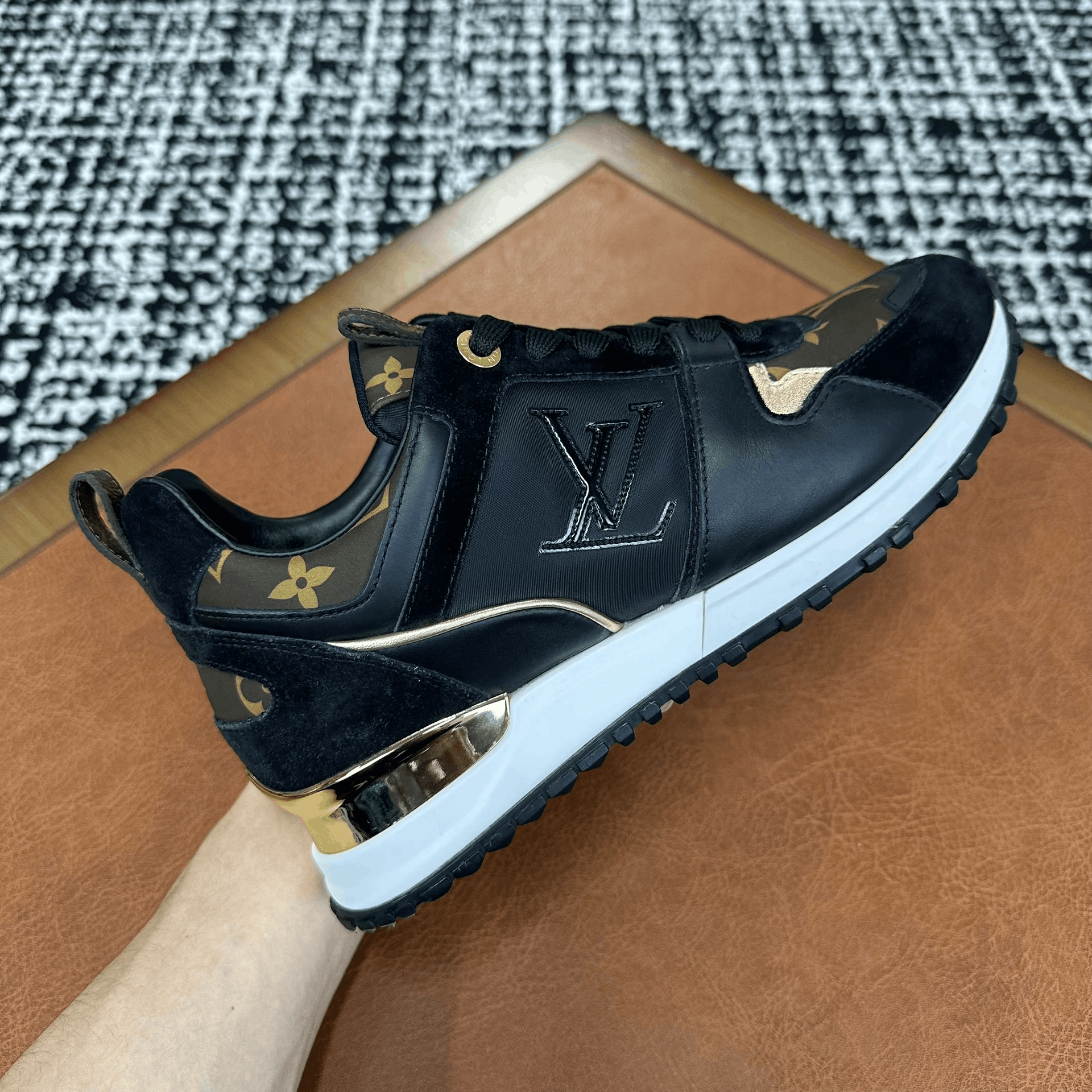 Louis Vuitton Louis Vuitton Black Lowtop Sneakers it_37-5 Women Size US 7.5 / IT 37.5 - 7 Thumbnail